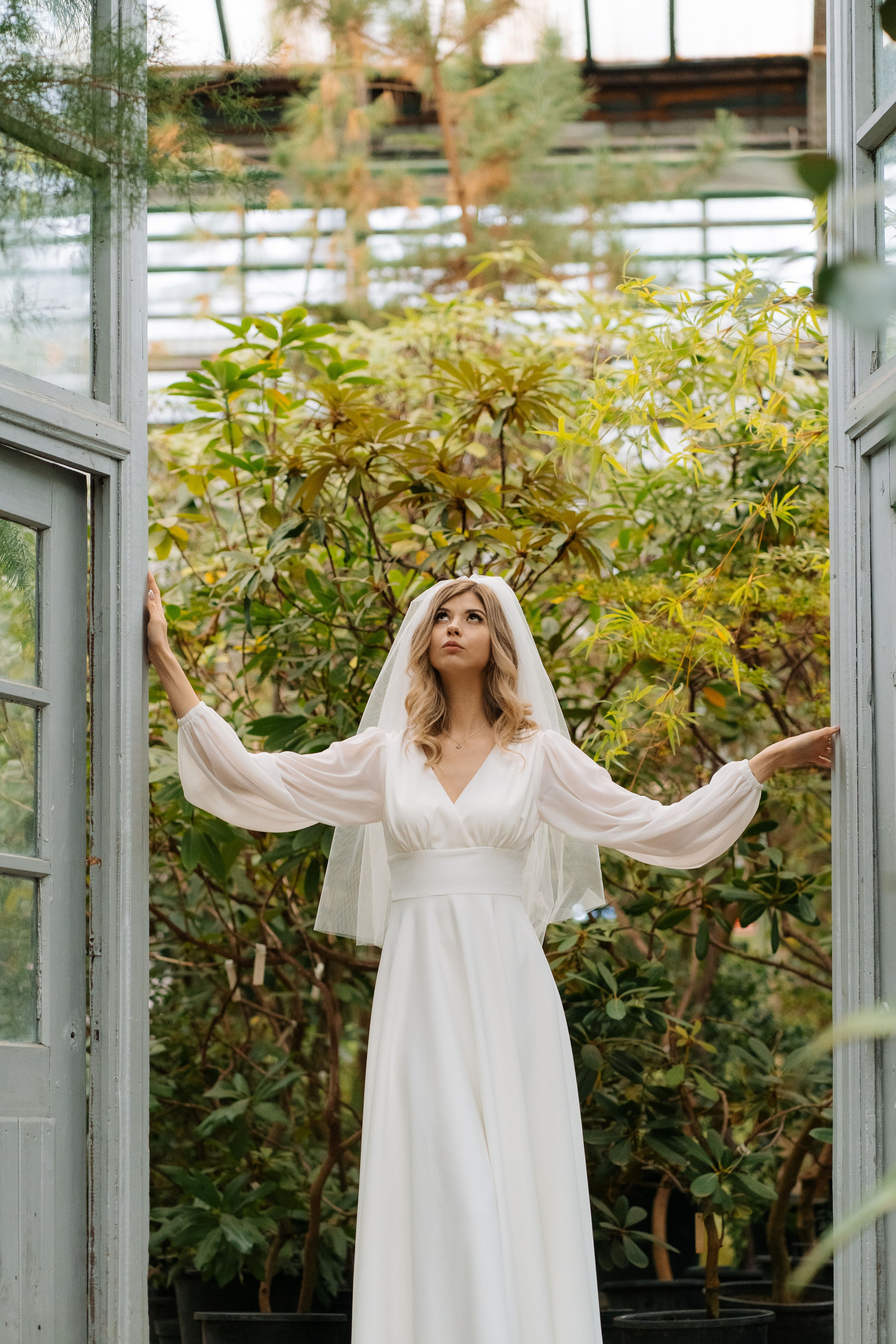 Свадебная фотосессия в оранжерее, Москва. Свадебный фотограф в Москве Анна Полушина