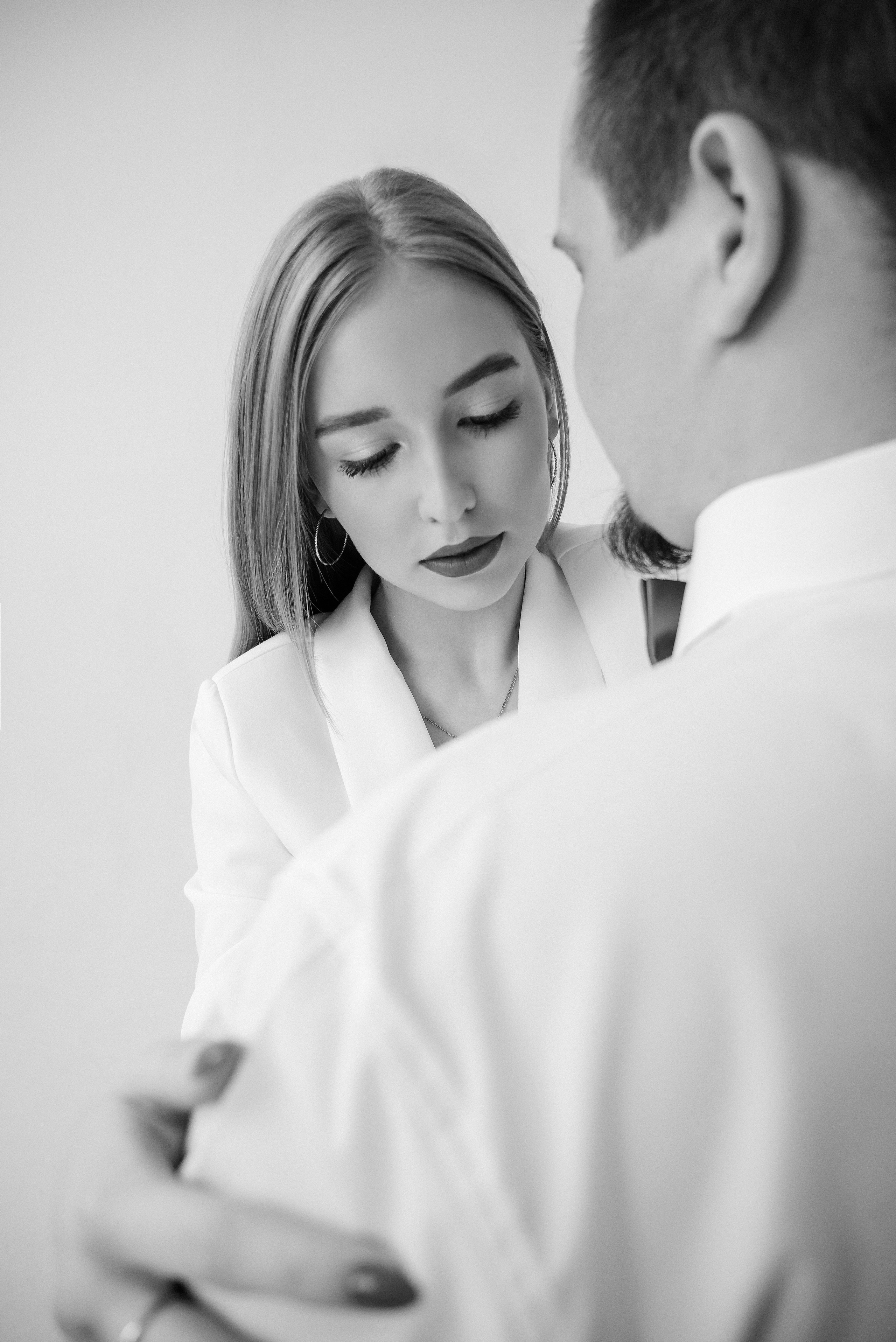 Лиза и Данил в минимализме с красным акцентом. Свадебный и портретный фотограф в Липецке Юлия Свит