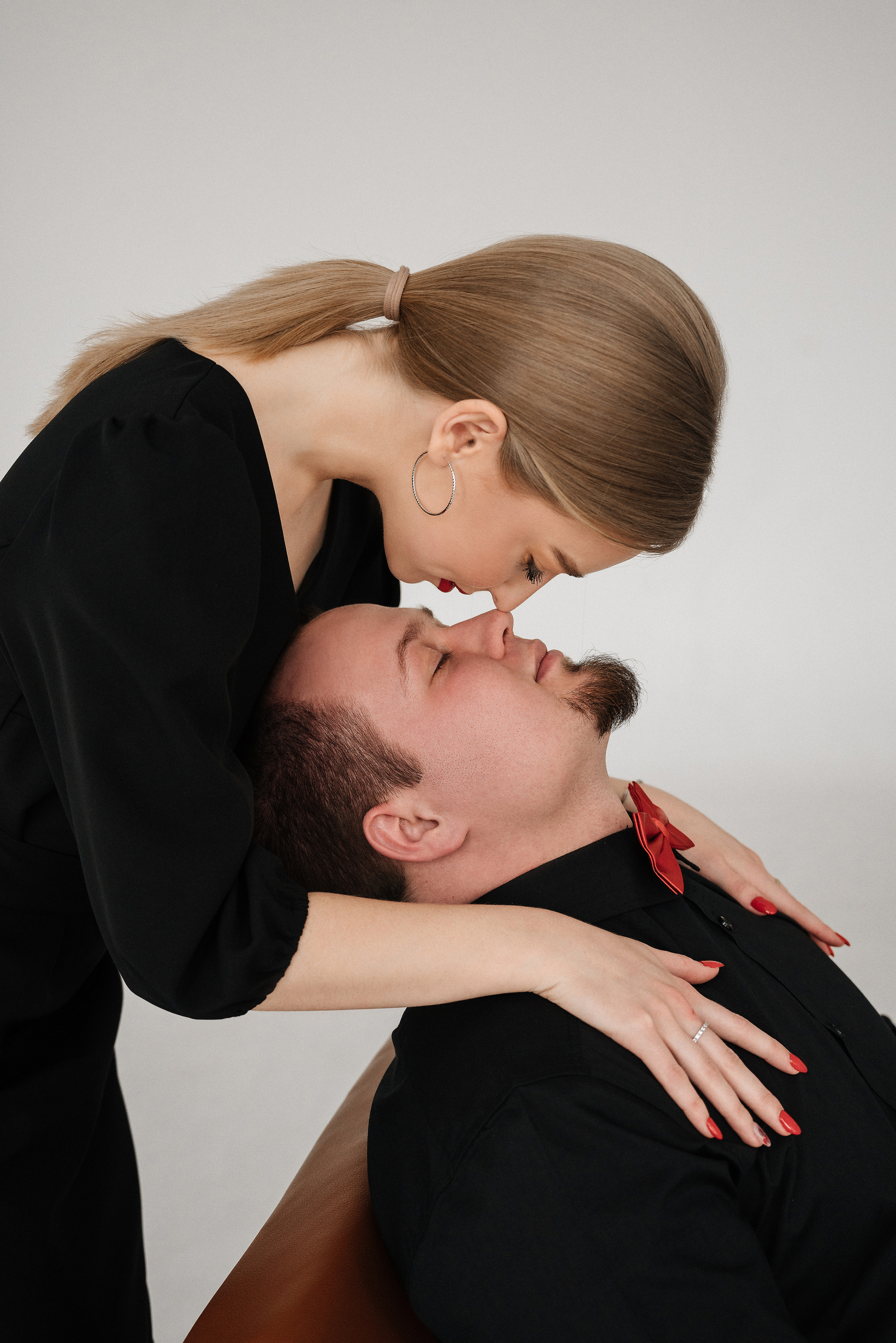 Лиза и Данил в минимализме с красным акцентом. Свадебный и портретный фотограф в Липецке Юлия Свит