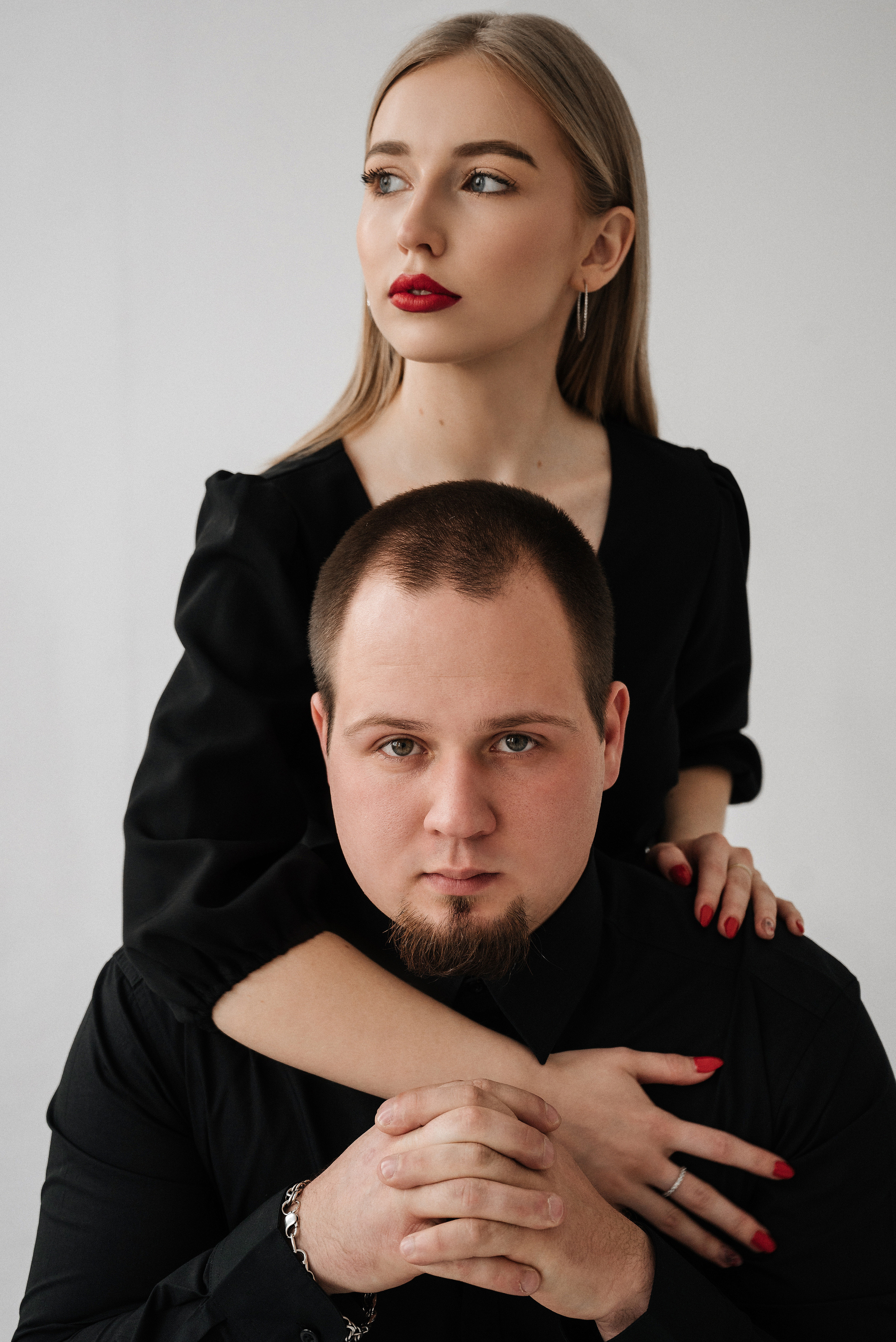 Лиза и Данил в минимализме с красным акцентом. Свадебный и портретный фотограф в Липецке Юлия Свит