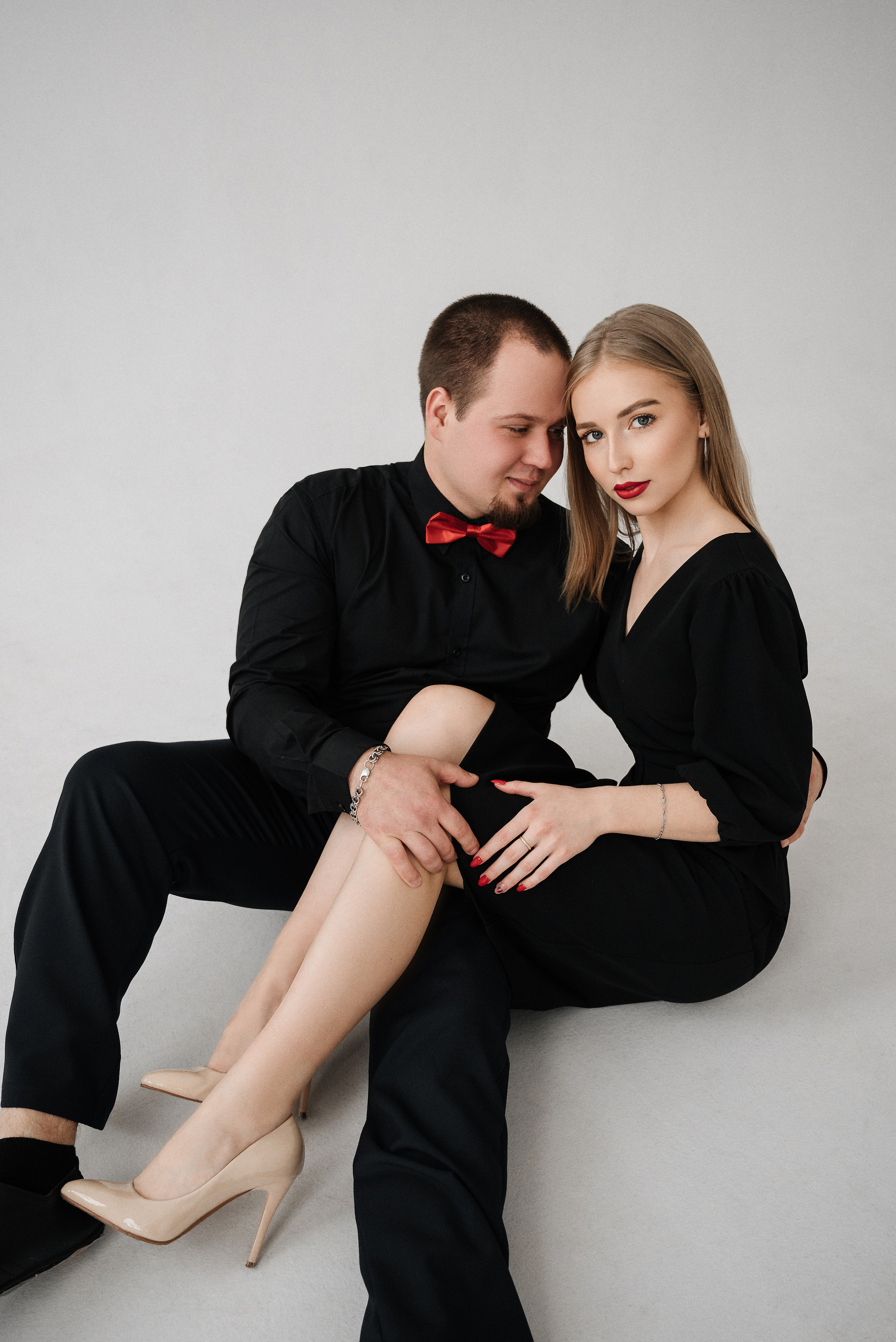 Лиза и Данил в минимализме с красным акцентом. Свадебный и портретный фотограф в Липецке Юлия Свит