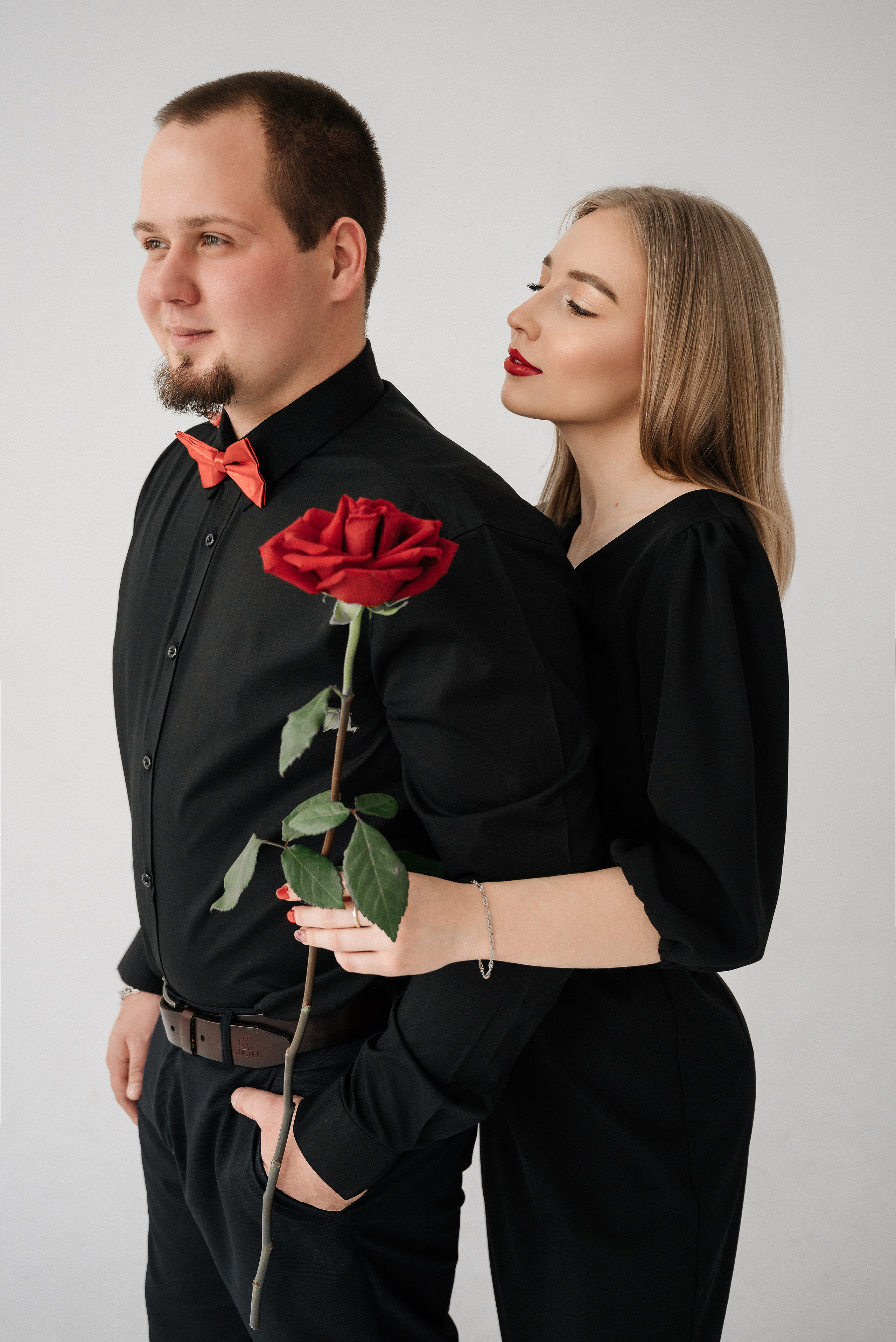 Лиза и Данил в минимализме с красным акцентом. Свадебный и портретный фотограф в Липецке Юлия Свит
