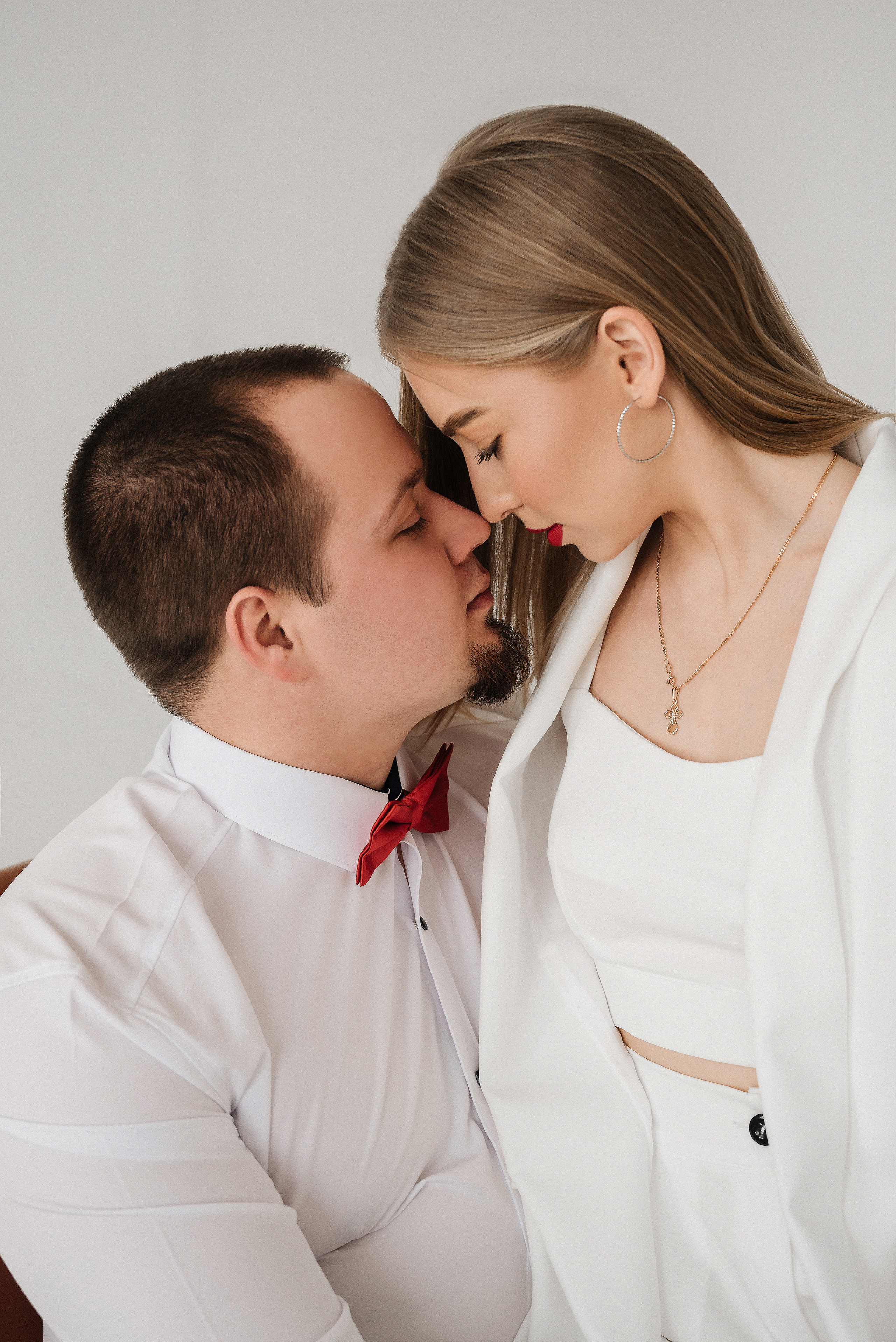 Лиза и Данил в минимализме с красным акцентом. Свадебный и портретный фотограф в Липецке Юлия Свит
