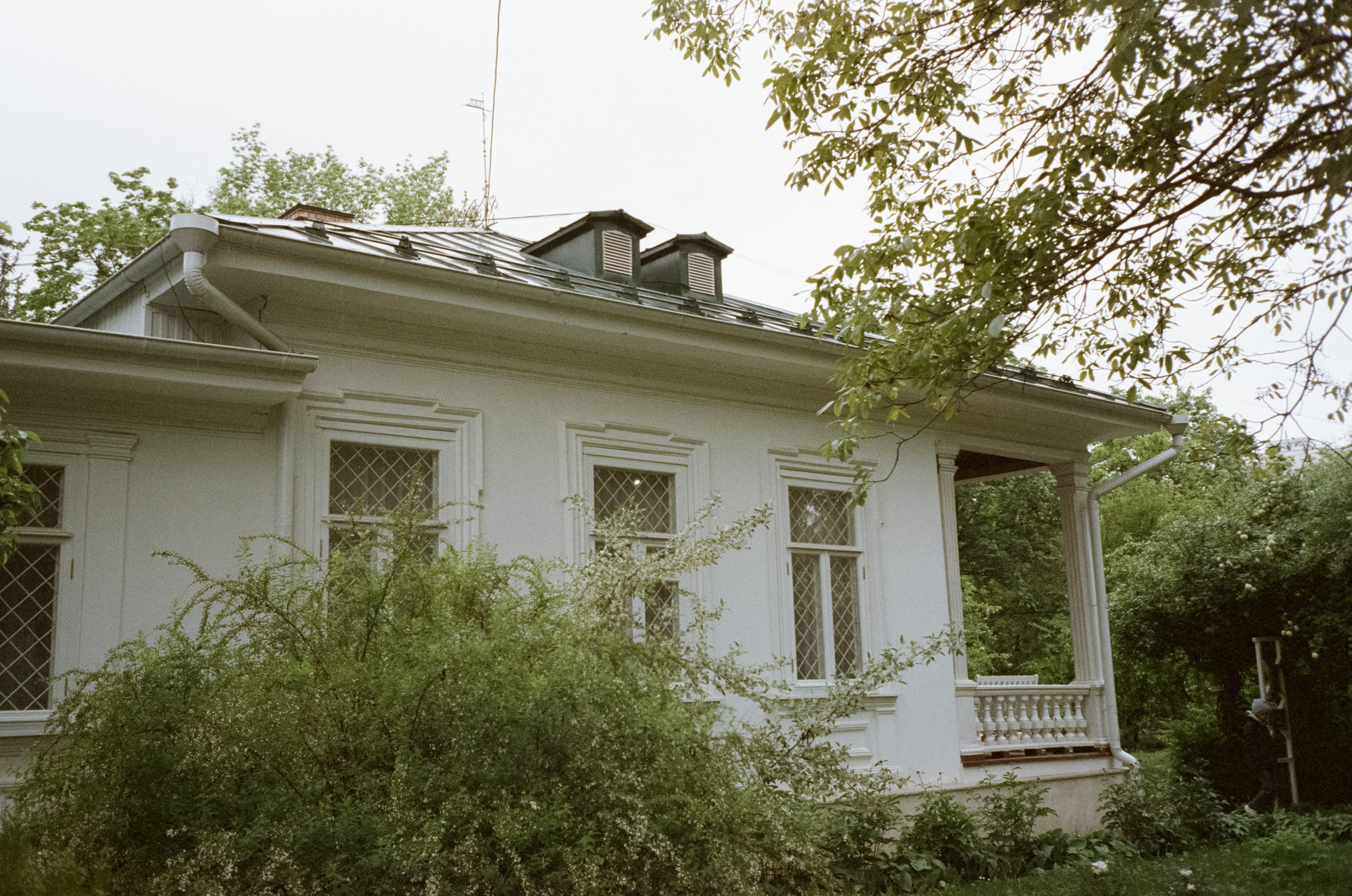 Музей-усадьба художника Николая Ярошенко в дождливый день. Фотограф-документалист Мария Осокина