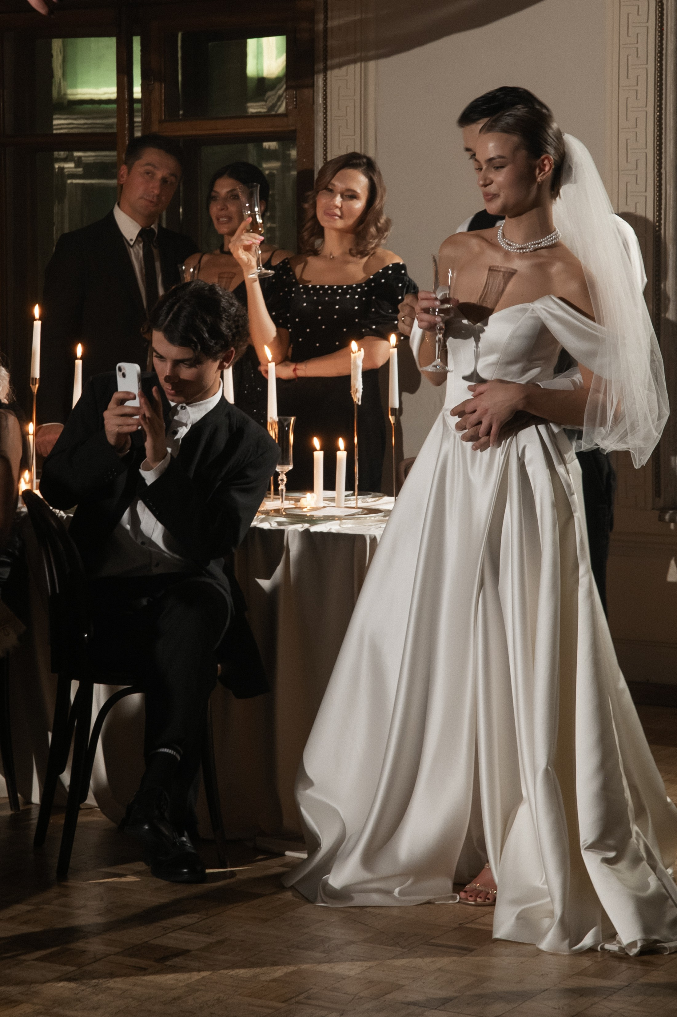 Камерный свадебный ужин при свечах в старинном особняке в фотостудии 21. Kult. Ярослава Ерина — свадебный фотограф в Москве