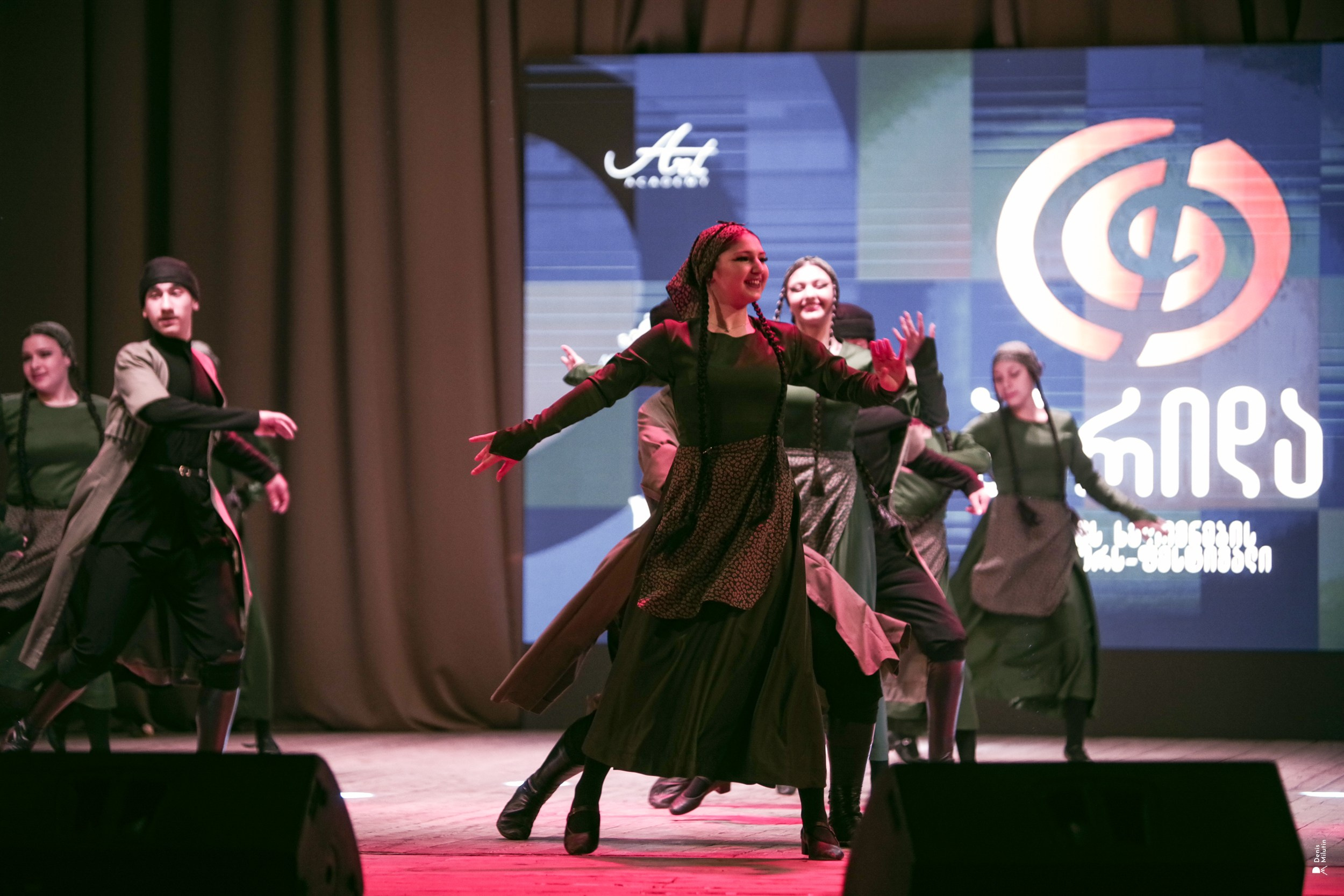 Танцы в Хоби. Портретный фотограф Денис Милютин