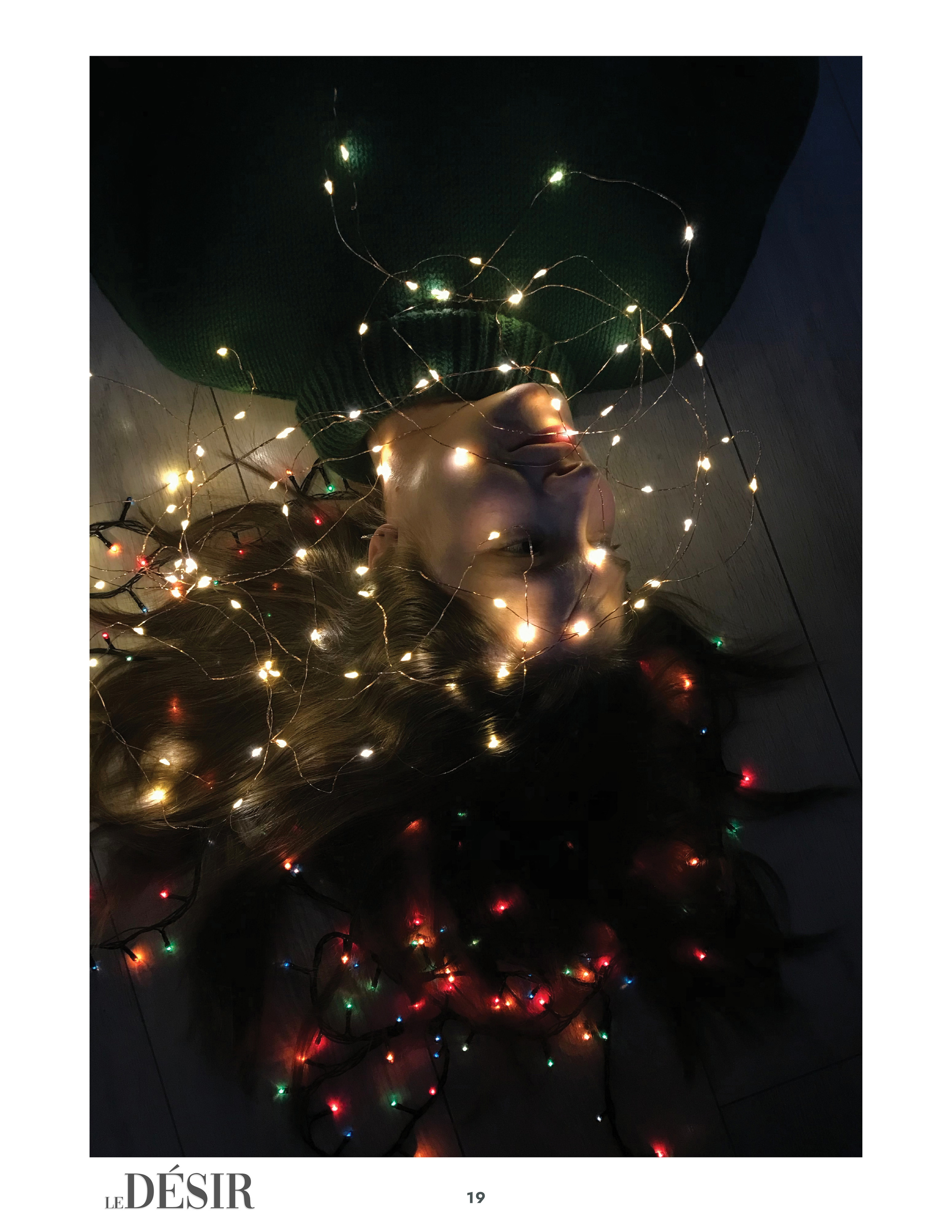 Настя в лампочках