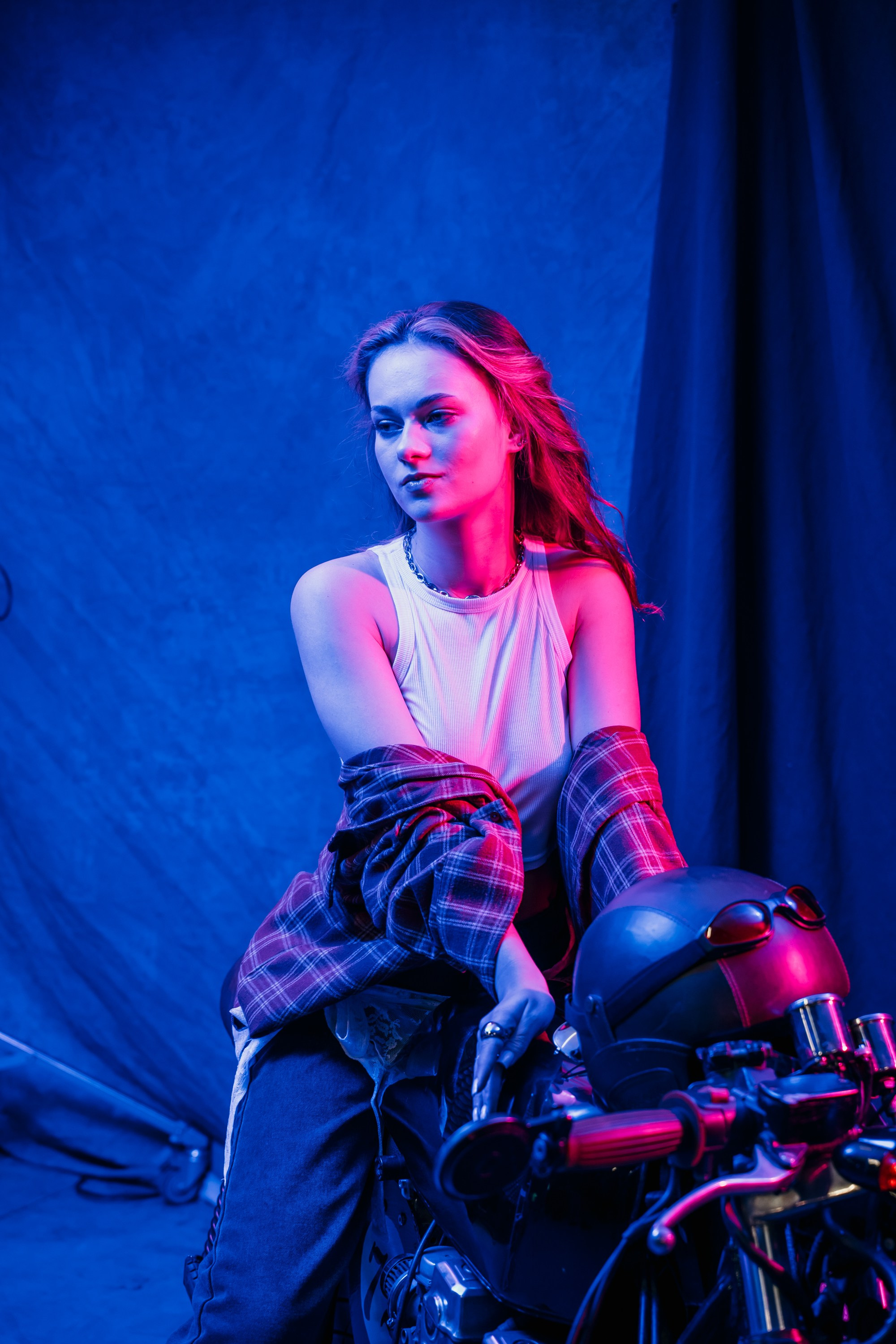 Фотосессия с мотоциклом в студии в Санкт-Петербурге. Свадебный, семейный, портретный, репортажный фотограф в Санкт-Петербурге