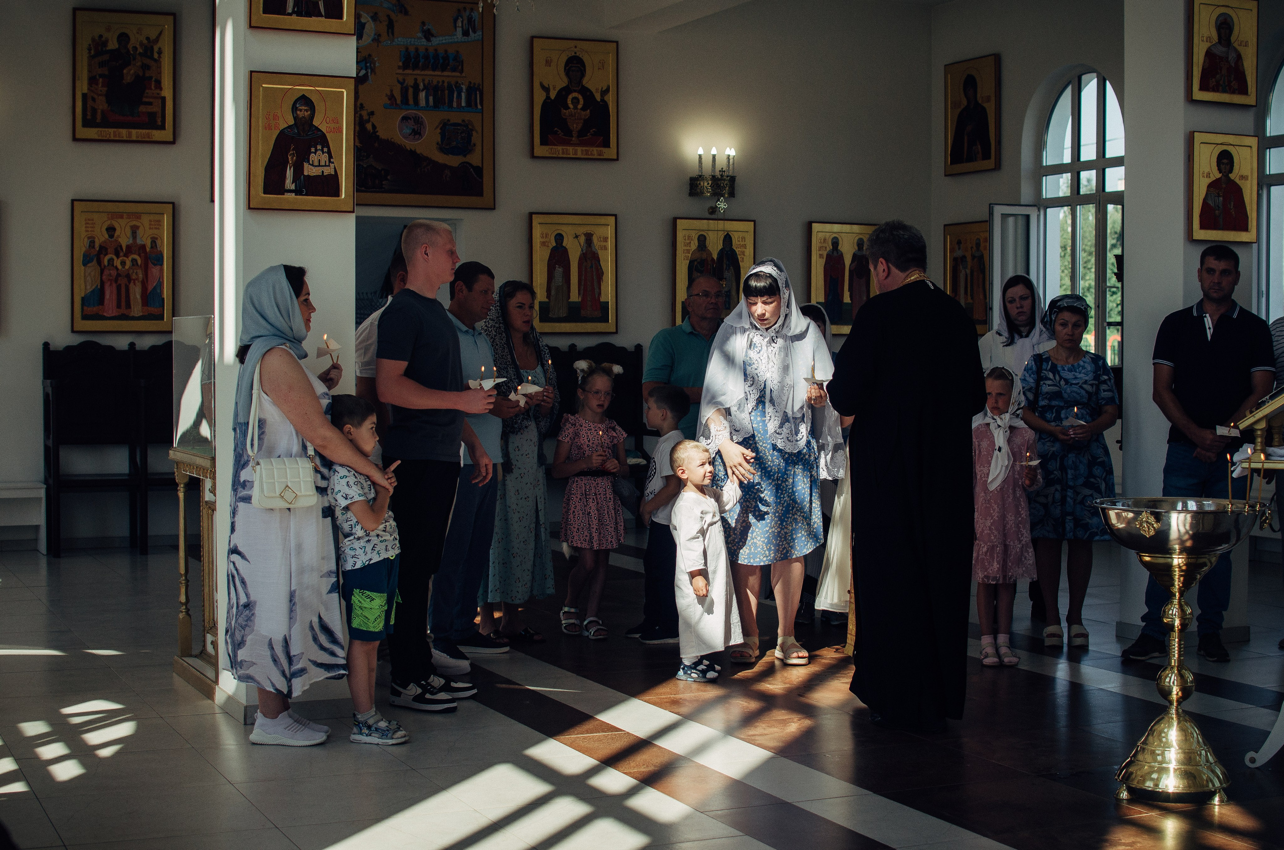 Крещение Андрюши — Трогательные моменты в фотографиях. Семейный фотограф во Всеволожске и Санкт-Петербурге Юлия Капустина