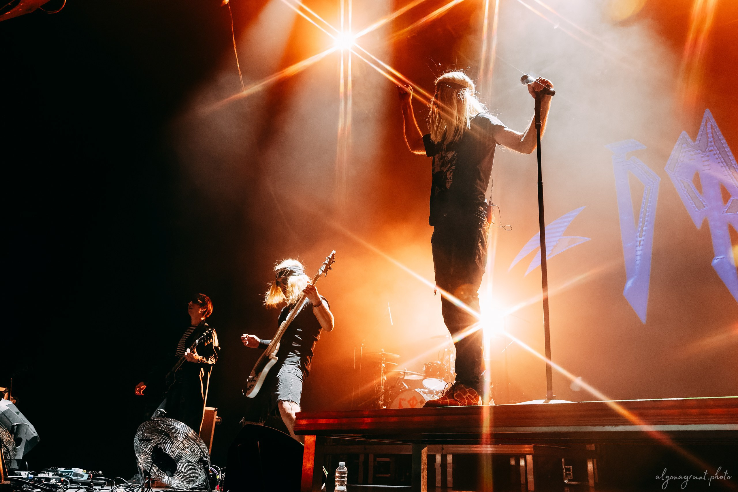 Багровый Фантомас, фоторепортаж, СПб, BASE, 14.12.2025. Алена Адрианова: фотограф в Санкт-Петербурге