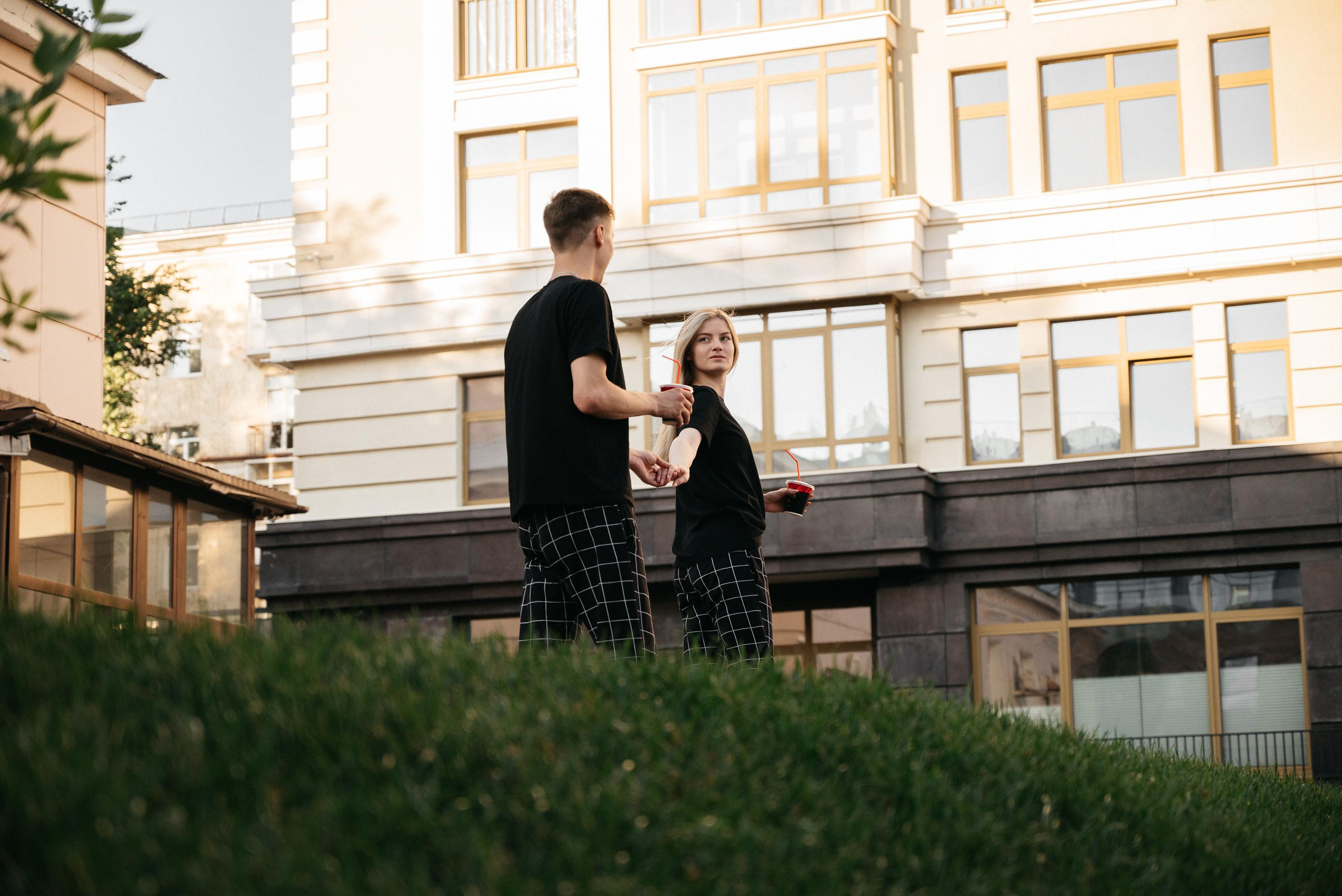 За Удмуртской Национальной Библиотекой. Свадебный фотограф Ижевск Петр Шишков