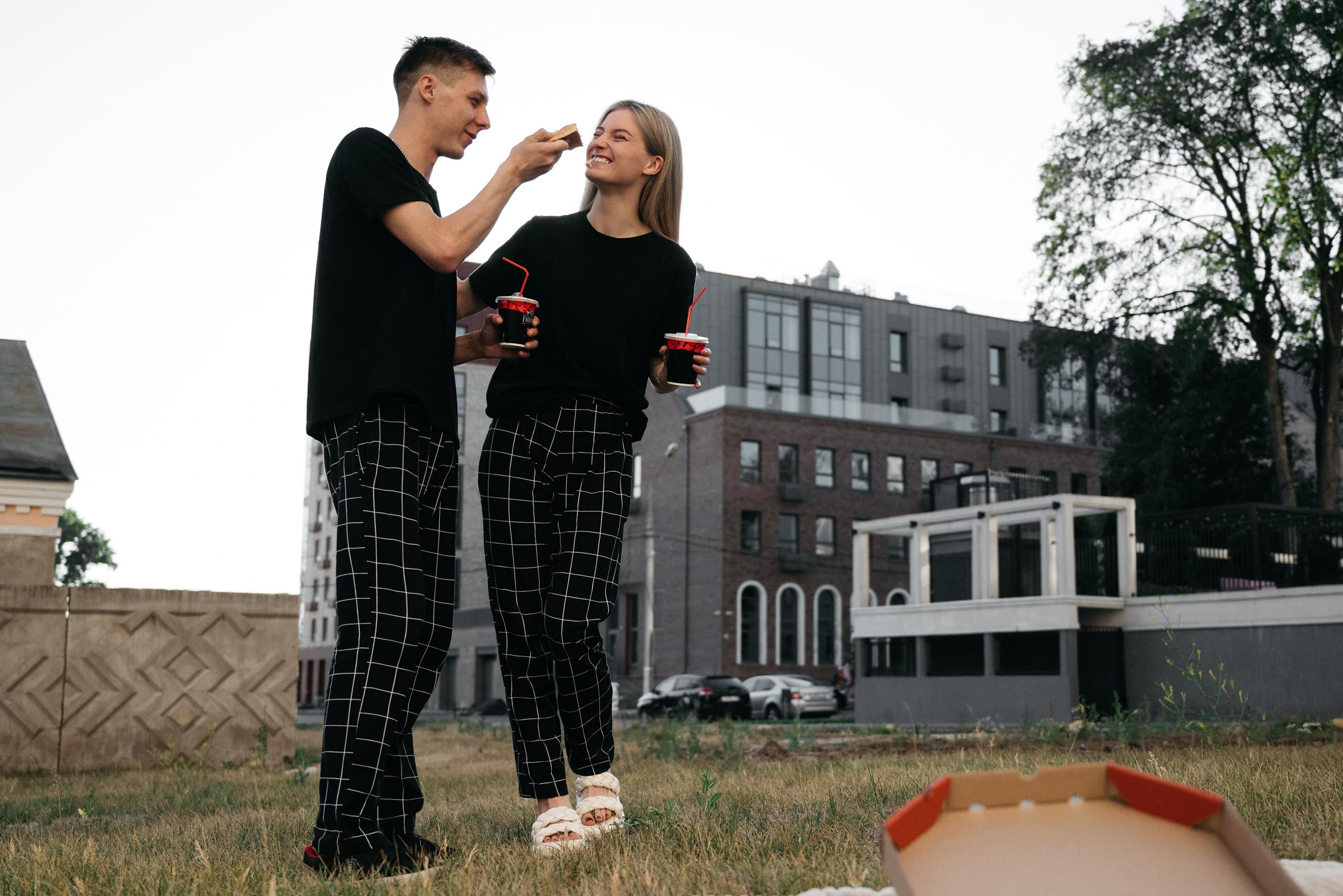 За Удмуртской Национальной Библиотекой. Свадебный фотограф Ижевск Петр Шишков