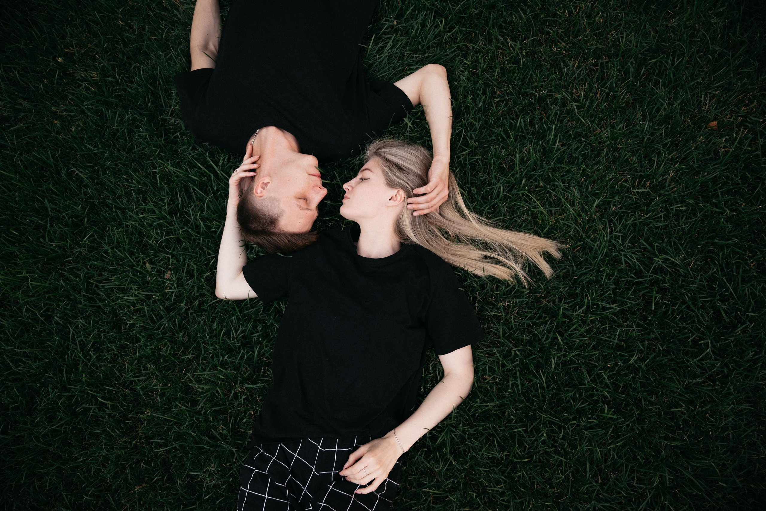 За Удмуртской Национальной Библиотекой. Свадебный фотограф Ижевск Петр Шишков