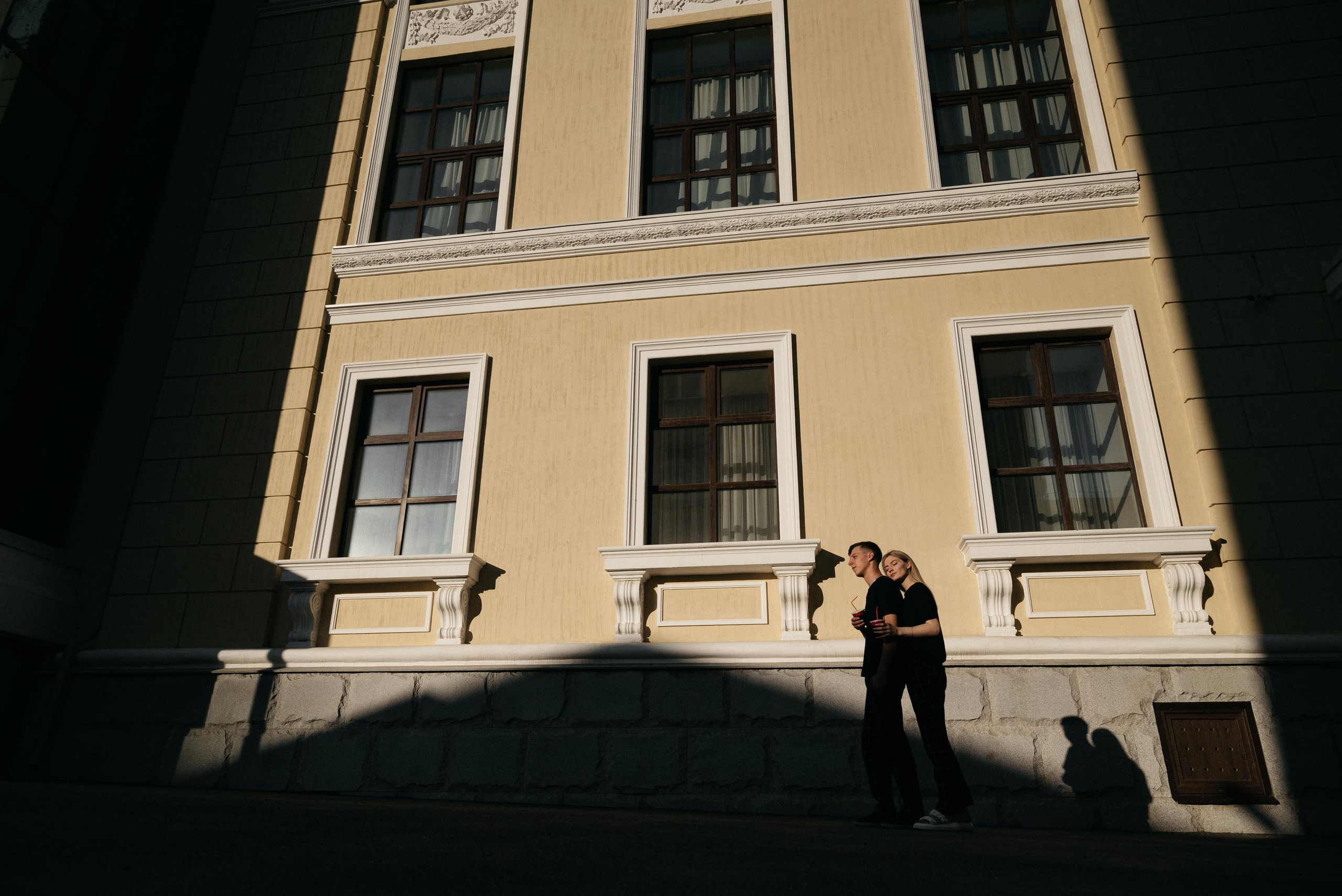 За Удмуртской Национальной Библиотекой. Свадебный фотограф Ижевск Петр Шишков