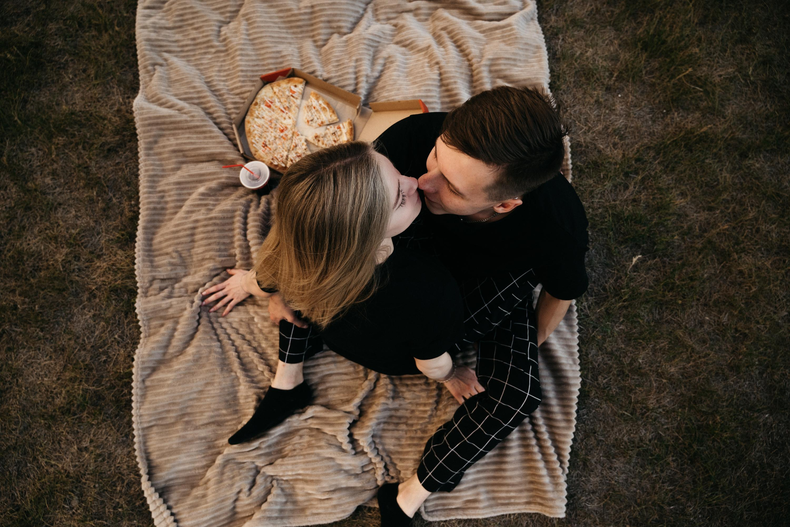 За Удмуртской Национальной Библиотекой. Свадебный фотограф Ижевск Петр Шишков