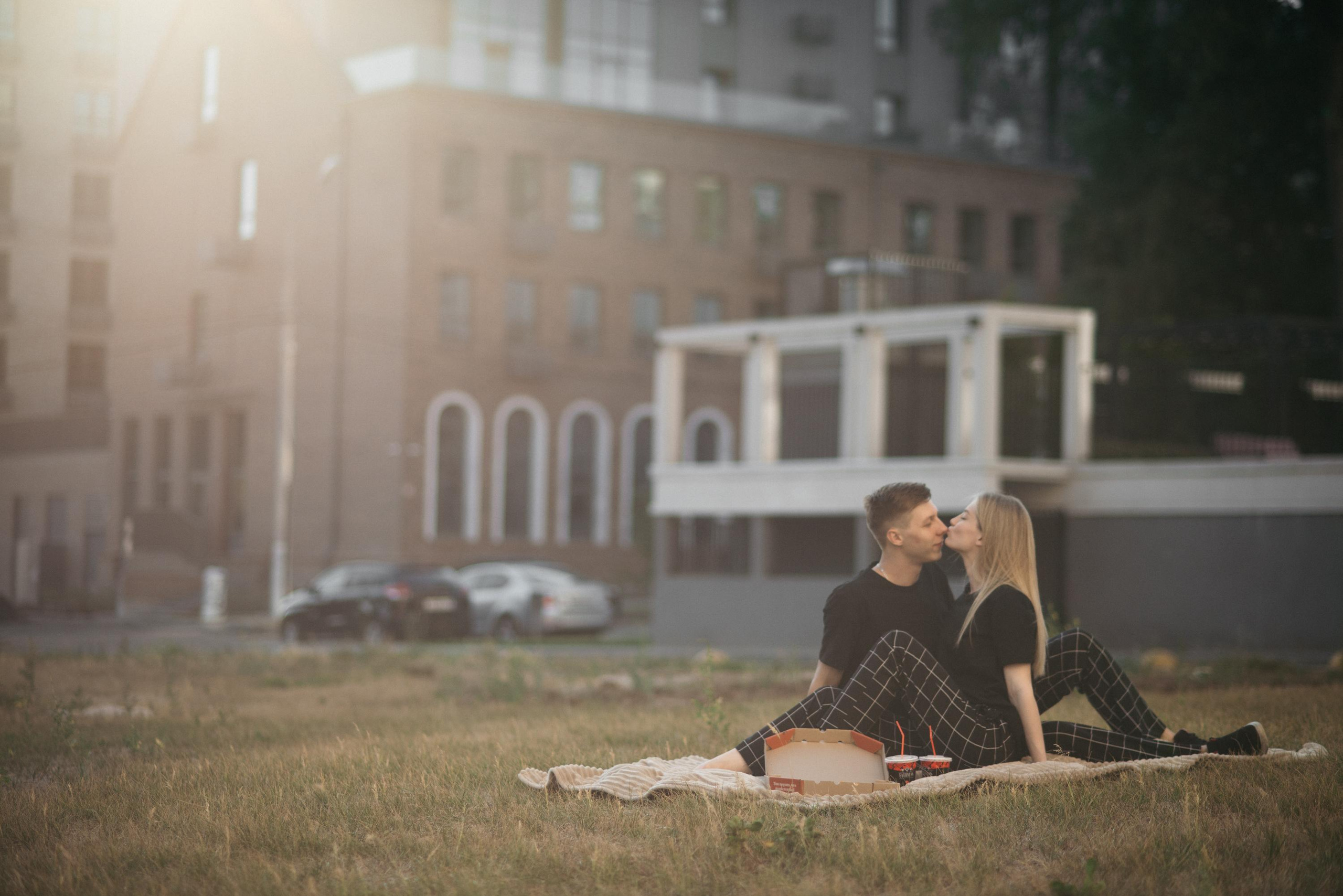 За Удмуртской Национальной Библиотекой. Свадебный фотограф Ижевск Петр Шишков