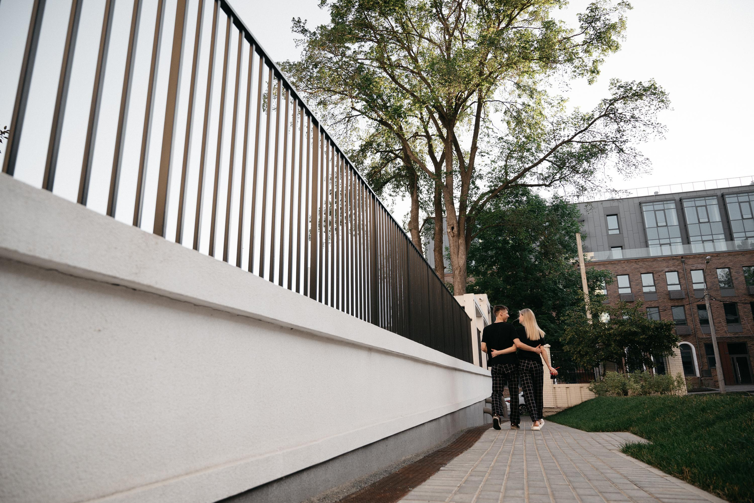 За Удмуртской Национальной Библиотекой. Свадебный фотограф Ижевск Петр Шишков