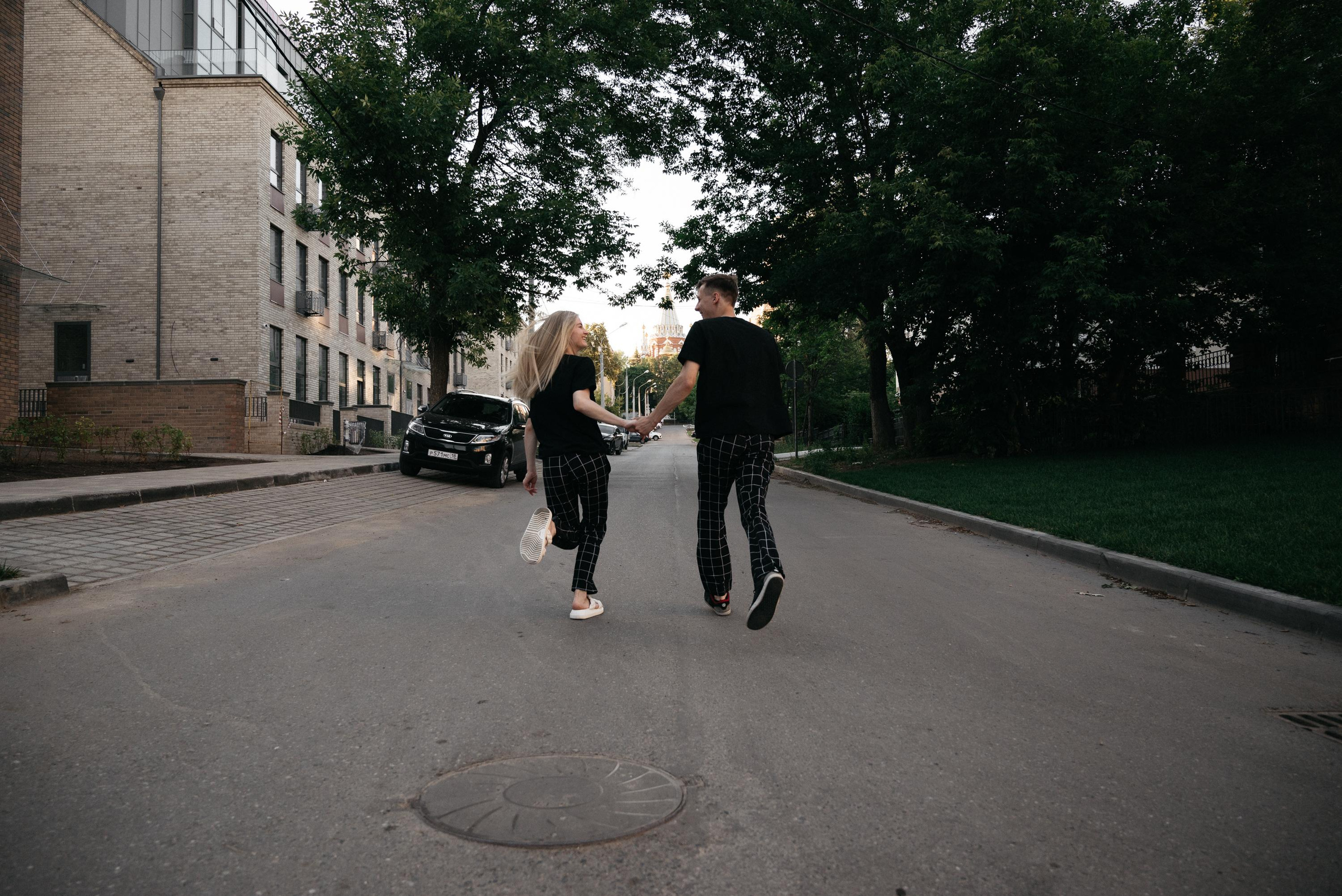 За Удмуртской Национальной Библиотекой. Свадебный фотограф Ижевск Петр Шишков