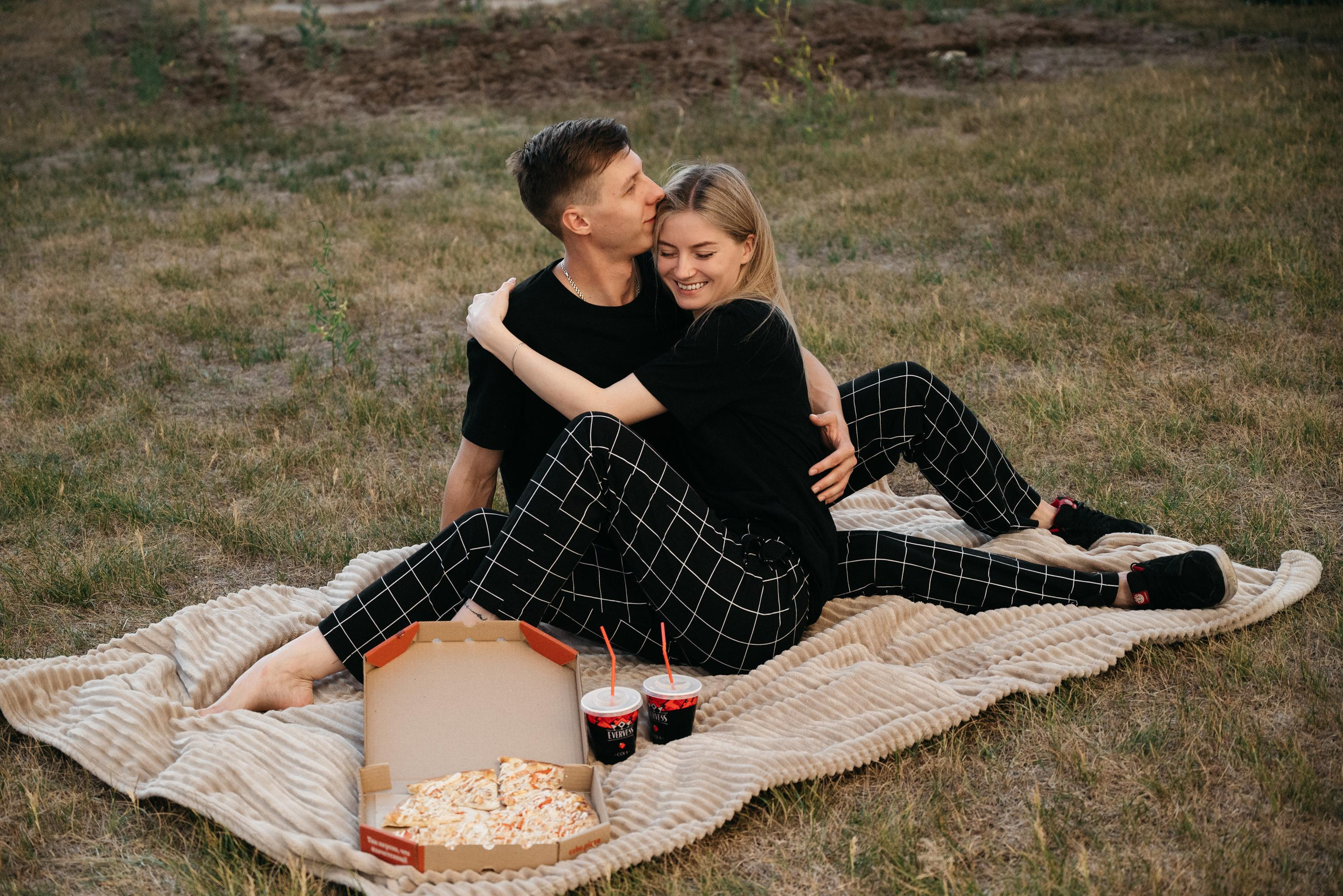 За Удмуртской Национальной Библиотекой. Свадебный фотограф Ижевск Петр Шишков