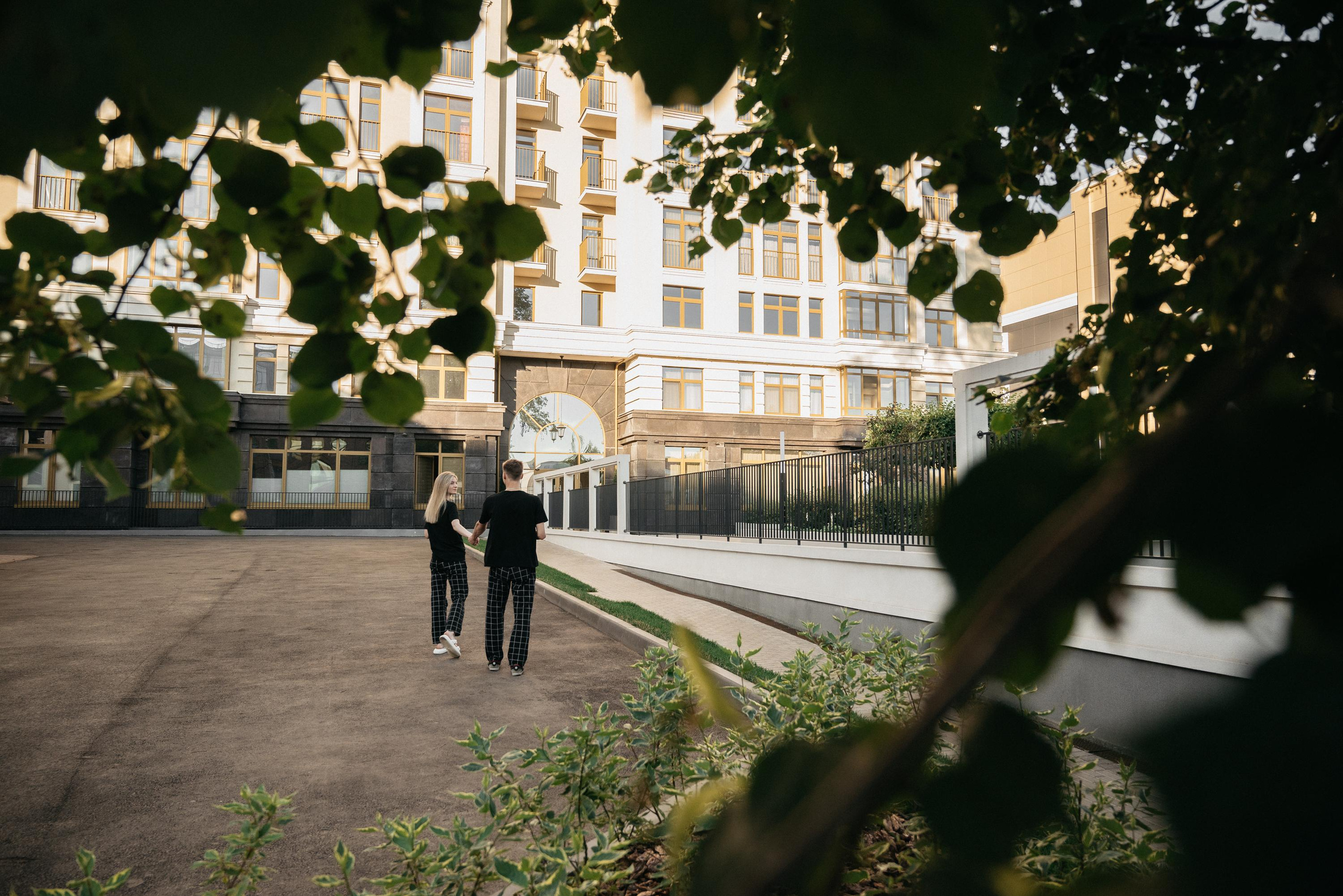 За Удмуртской Национальной Библиотекой. Свадебный фотограф Ижевск Петр Шишков