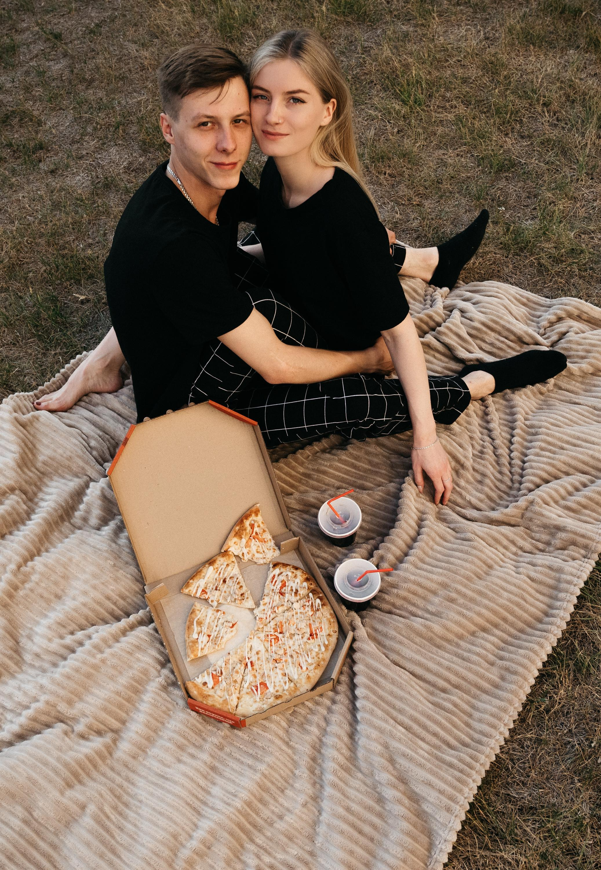 За Удмуртской Национальной Библиотекой. Свадебный фотограф Ижевск Петр Шишков