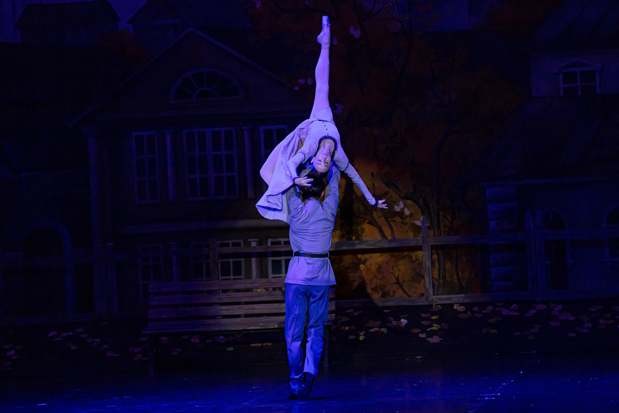 Анюта — спектакль — премьера на сцене Зимнего театра Марийского театра оперы и балета. Фотограф в Сочи Юрий Шептаев