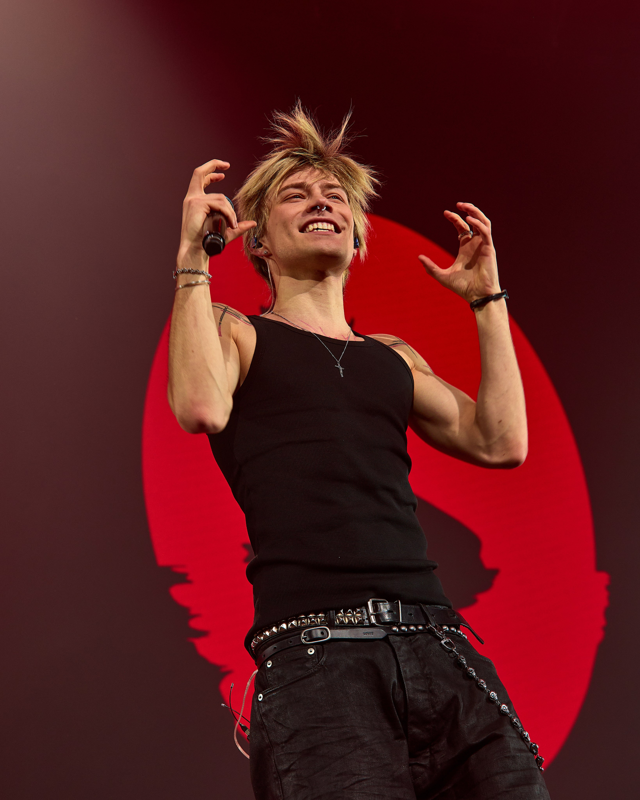 Nkeei, Unique, Artem Shilovets. Святослав Лебедев | Рекламный фотограф — Коммерческая съемка, Арт-дирекшн, AI-интеграция