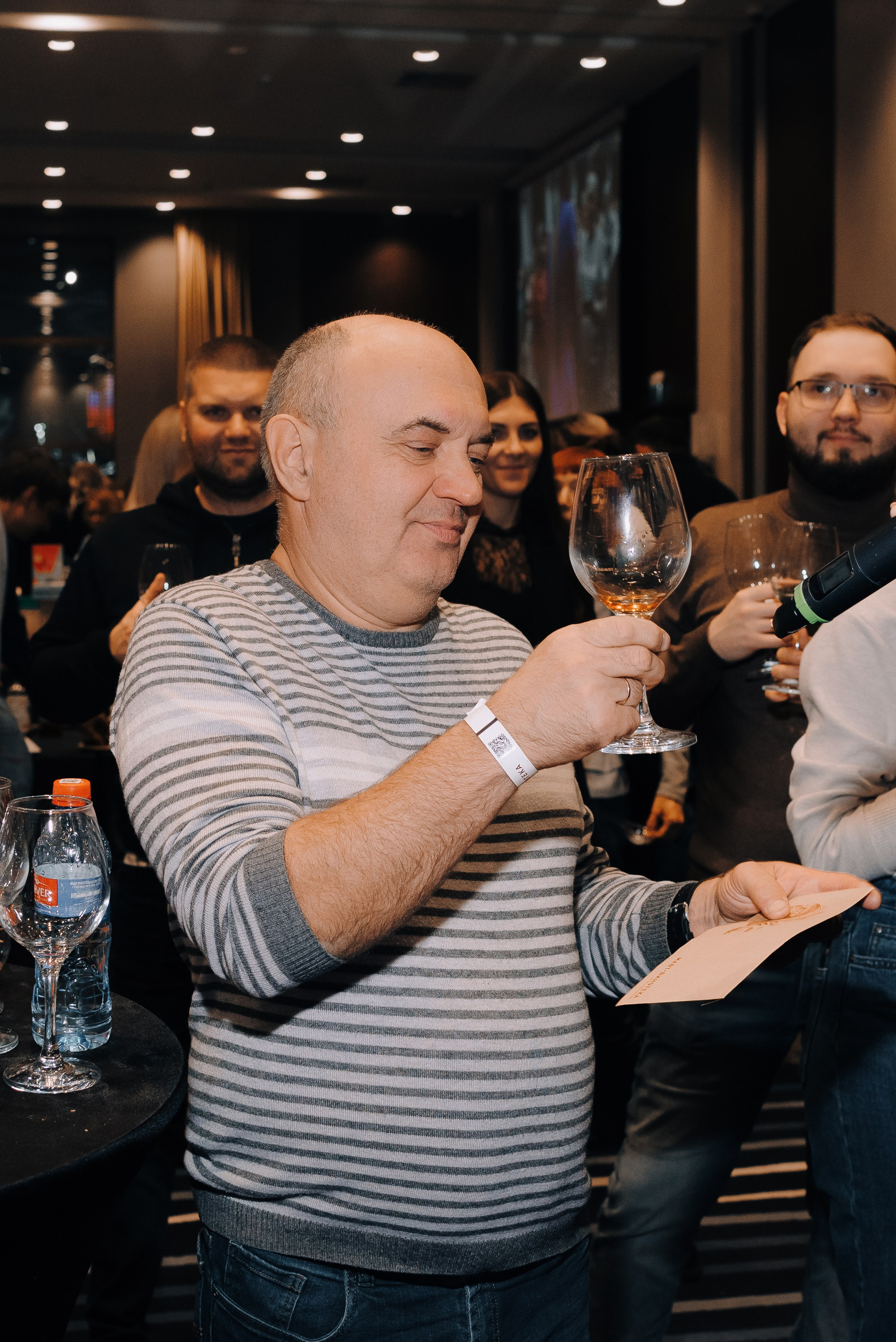 ФЕСТИВАЛЬ ВИНА И КРЕПКИХ НАПИТКОВ МАВТ-ВИНОТЕКА. Репортажный фотограф Зуев Роман г. Челябинск