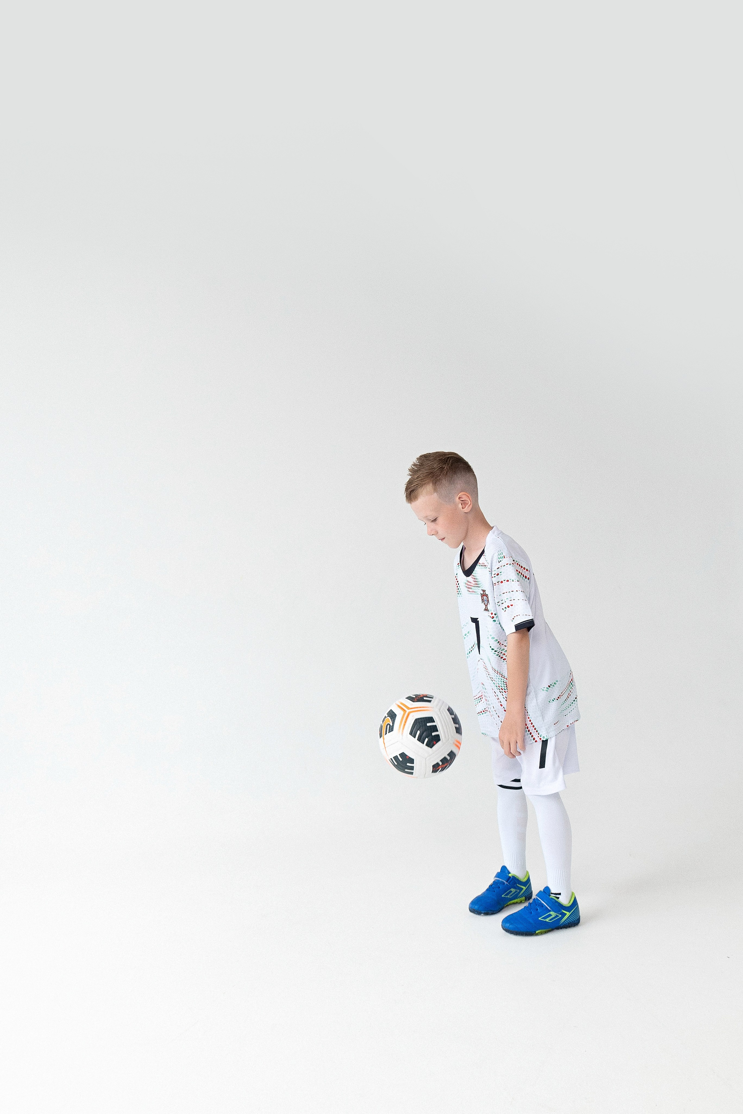 Портреты учеников и воспитанников детских садов и школ для выпускных альбомов и семейных фотокниг в Сургуте и Нефтеюганске.