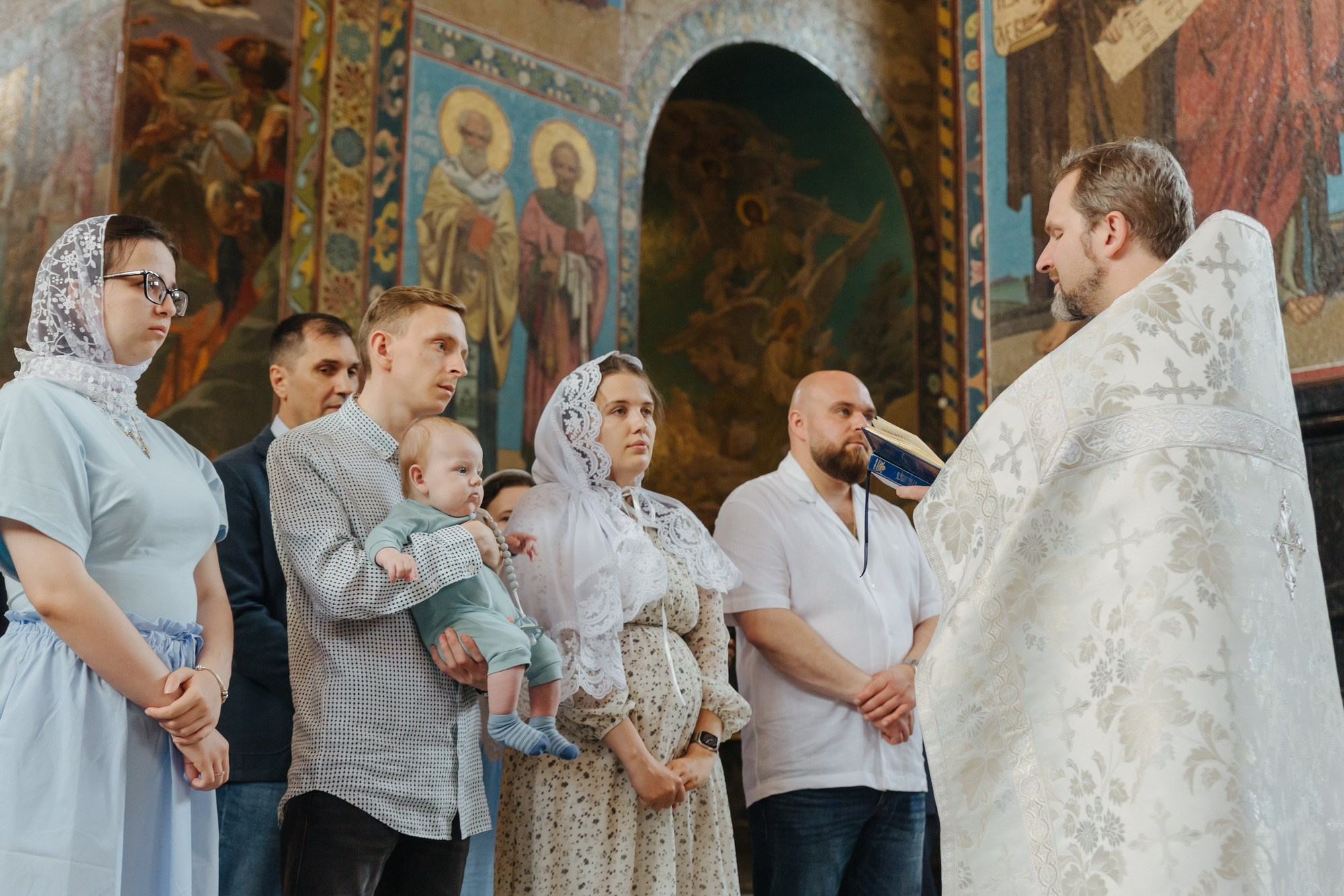 Индивидуальное крещение в Храме Воскресения Христова Спас на Крови. где красиво крестить в Питере, сколько стоит крещение в СПб, топ храмов для крестин, как выбрать церковь для крещения