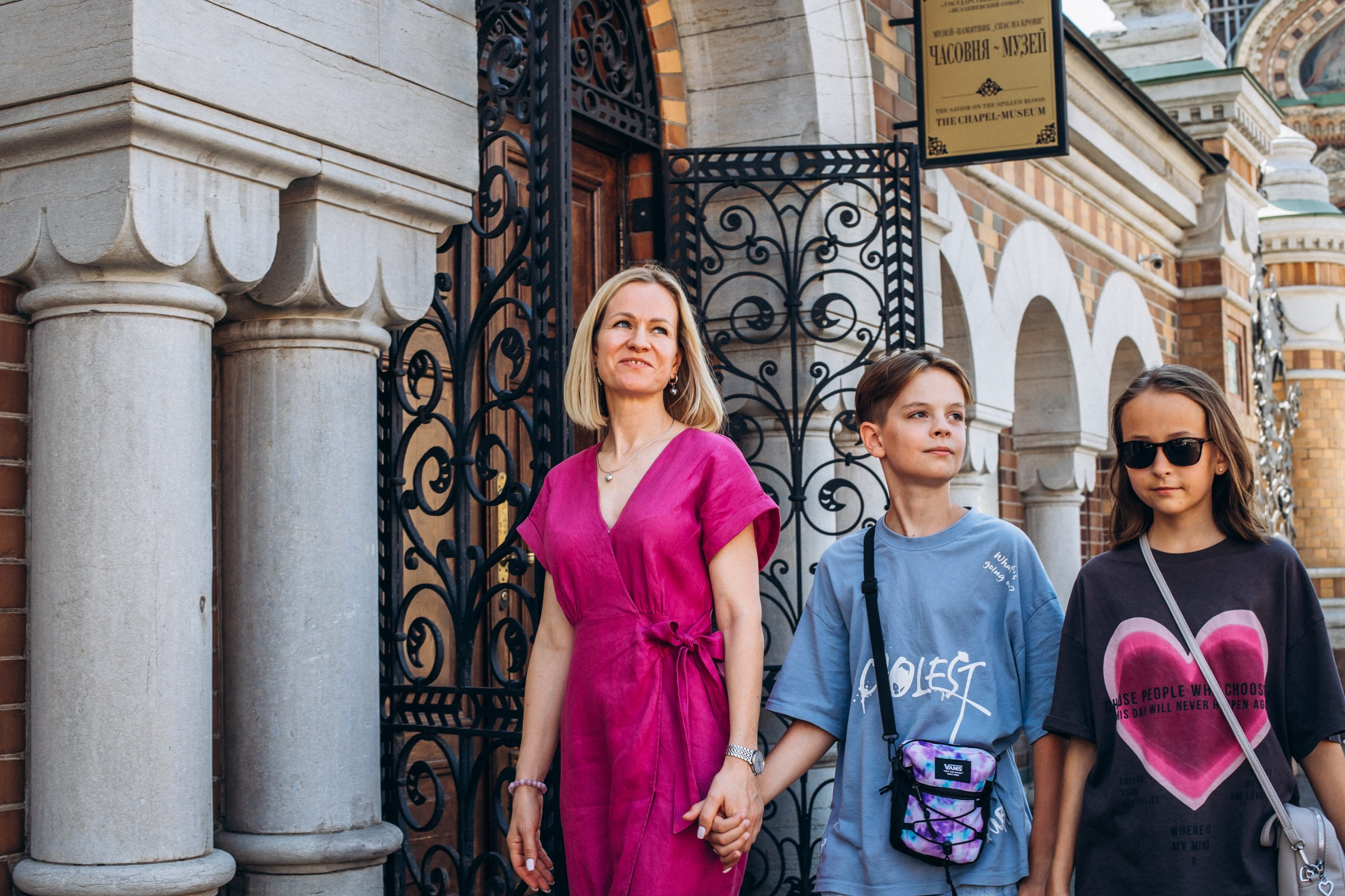 Юлия с детками в августе. Фотопрогулка в Петербурге. Индивидуальный и семейный фотограф в Санкт-Петербурге