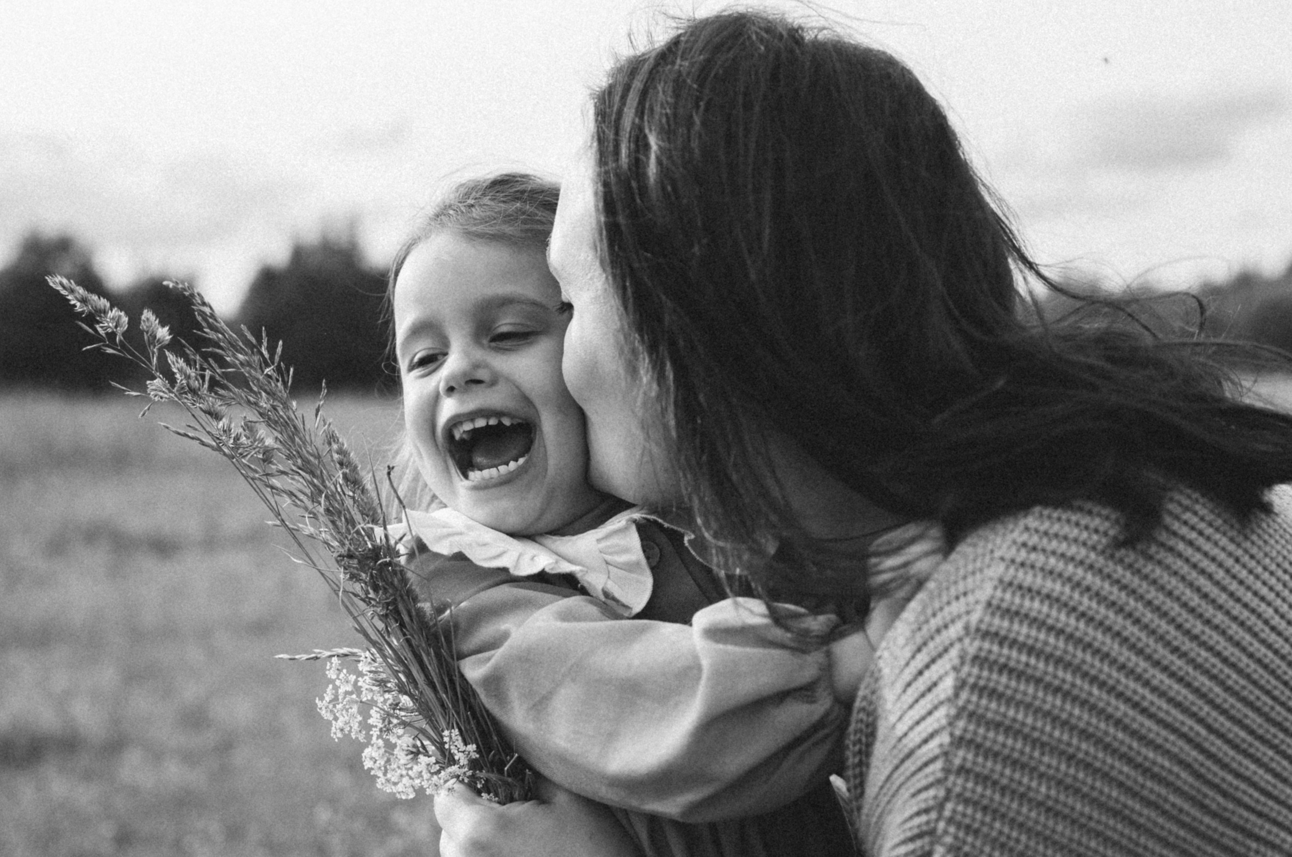 Анна, Марчелло, Настенька и Влада в поле. Фотограф Москва Светлана Кирюшина