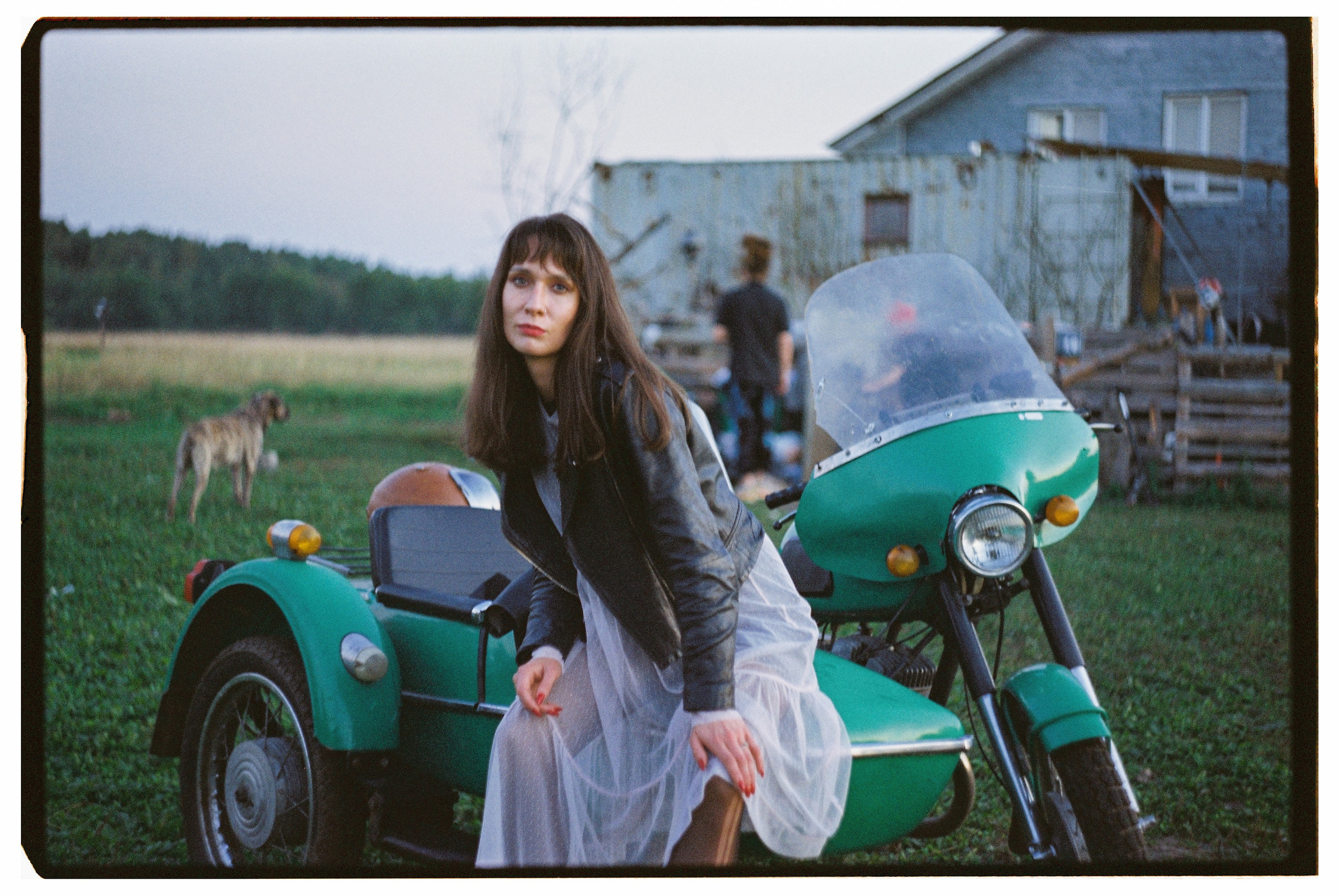 Портретная фотосессия на плёнку 35 мм на ферме в Санкт-Петербурге. Светлана Гопанюк. Портретный фотограф. Санкт-Петербург. СПб
