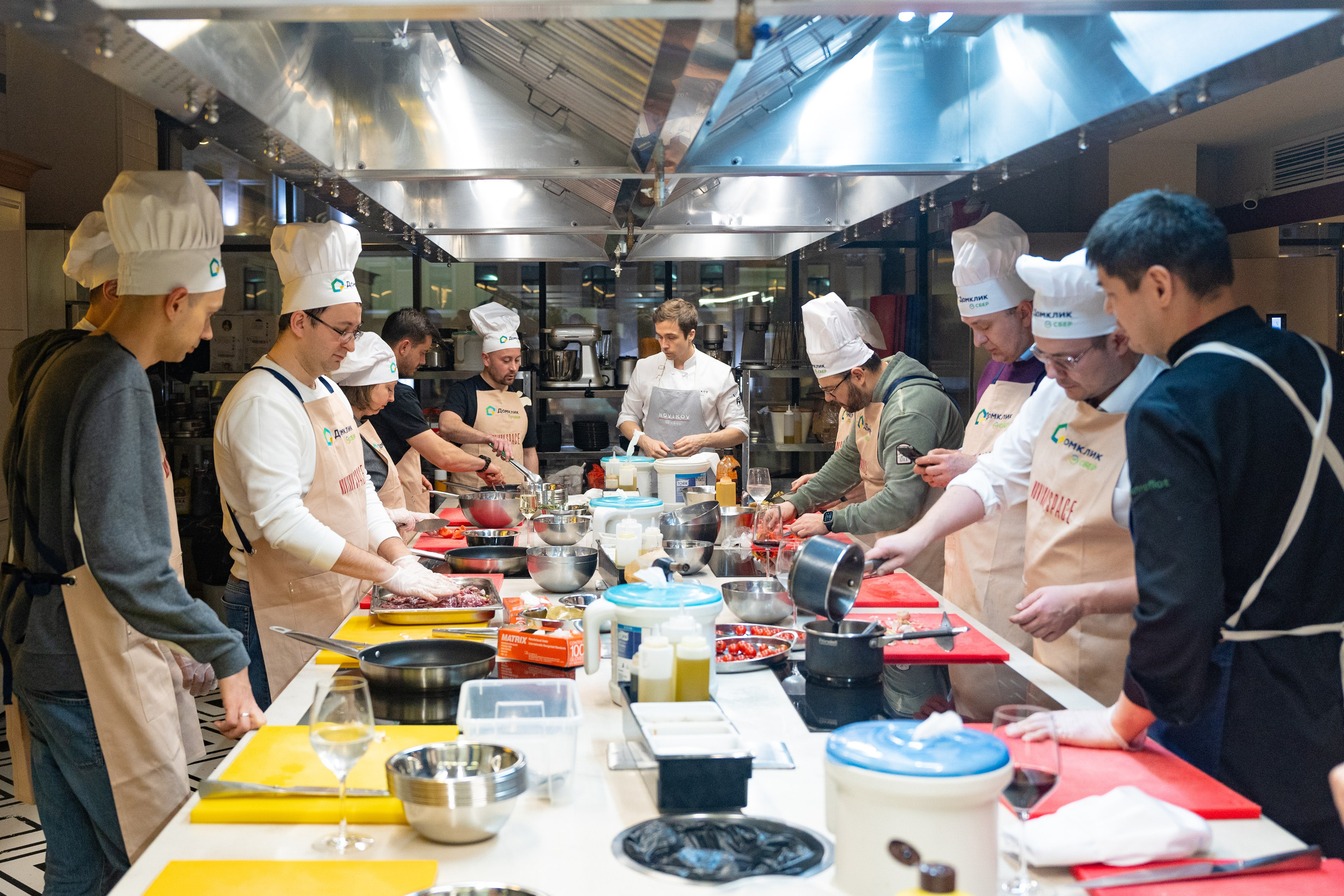 NOVIKOV SCHOOL — Умами зал. Фотограф Никита Комаров