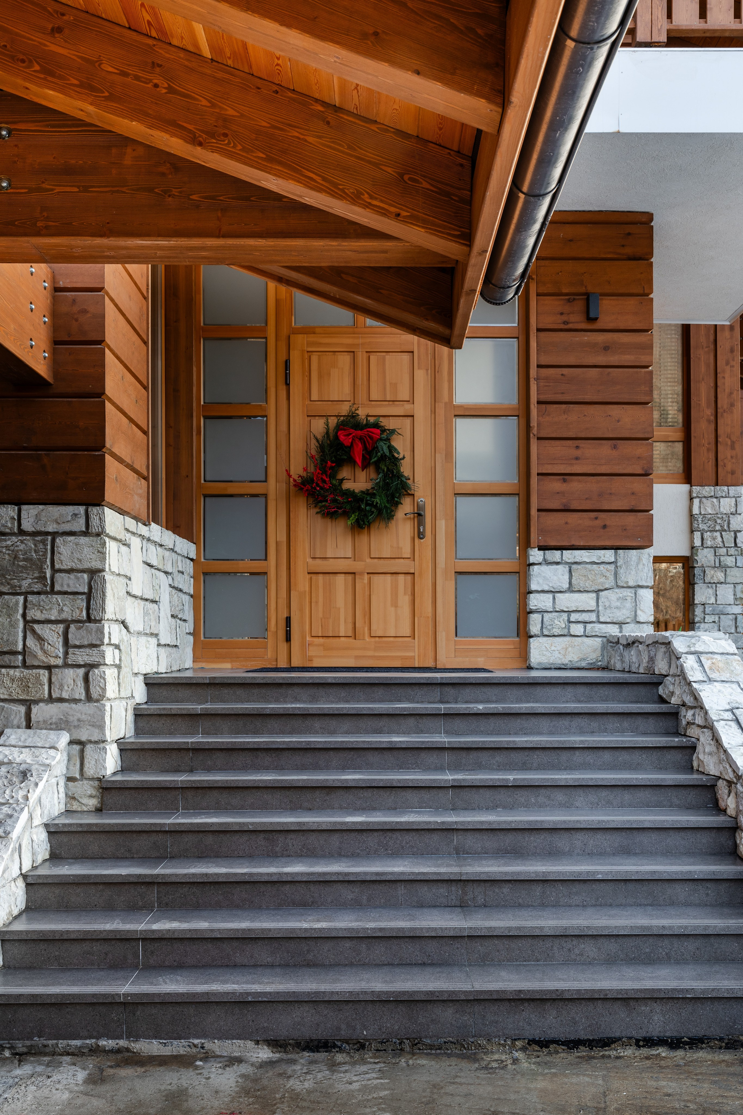 Интерьерная фотосъёмка загородного дома площадью 300 кв м в п. Эстосадок. Интерьерный фотограф Москва