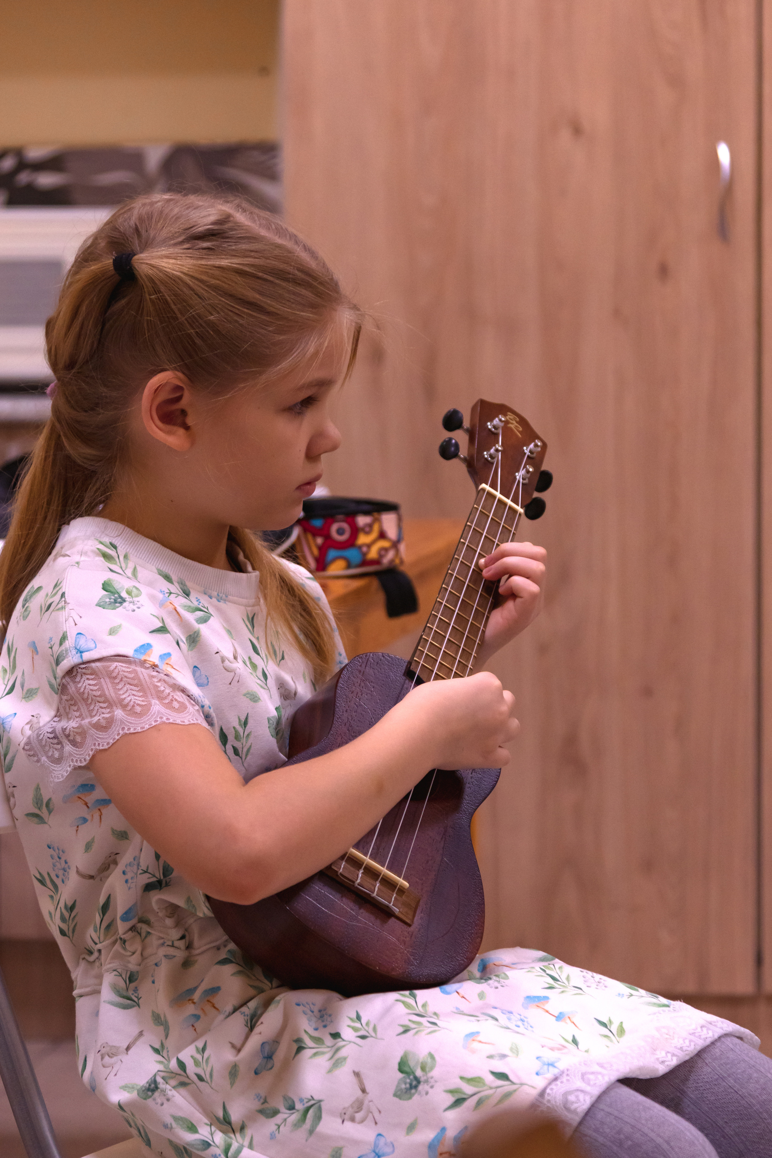 Занятие укулеле. Детский духовно-просветительский центр
