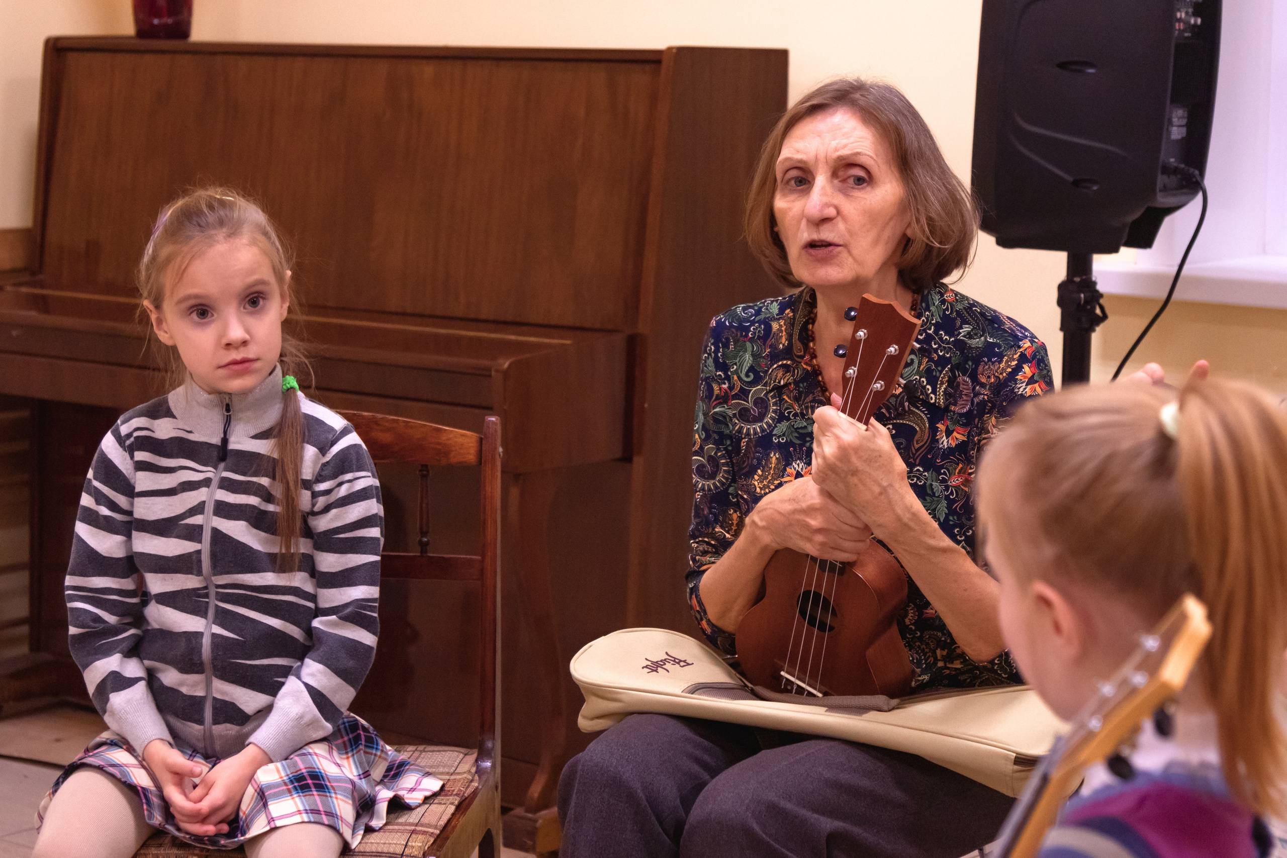 Занятие укулеле. Детский духовно-просветительский центр