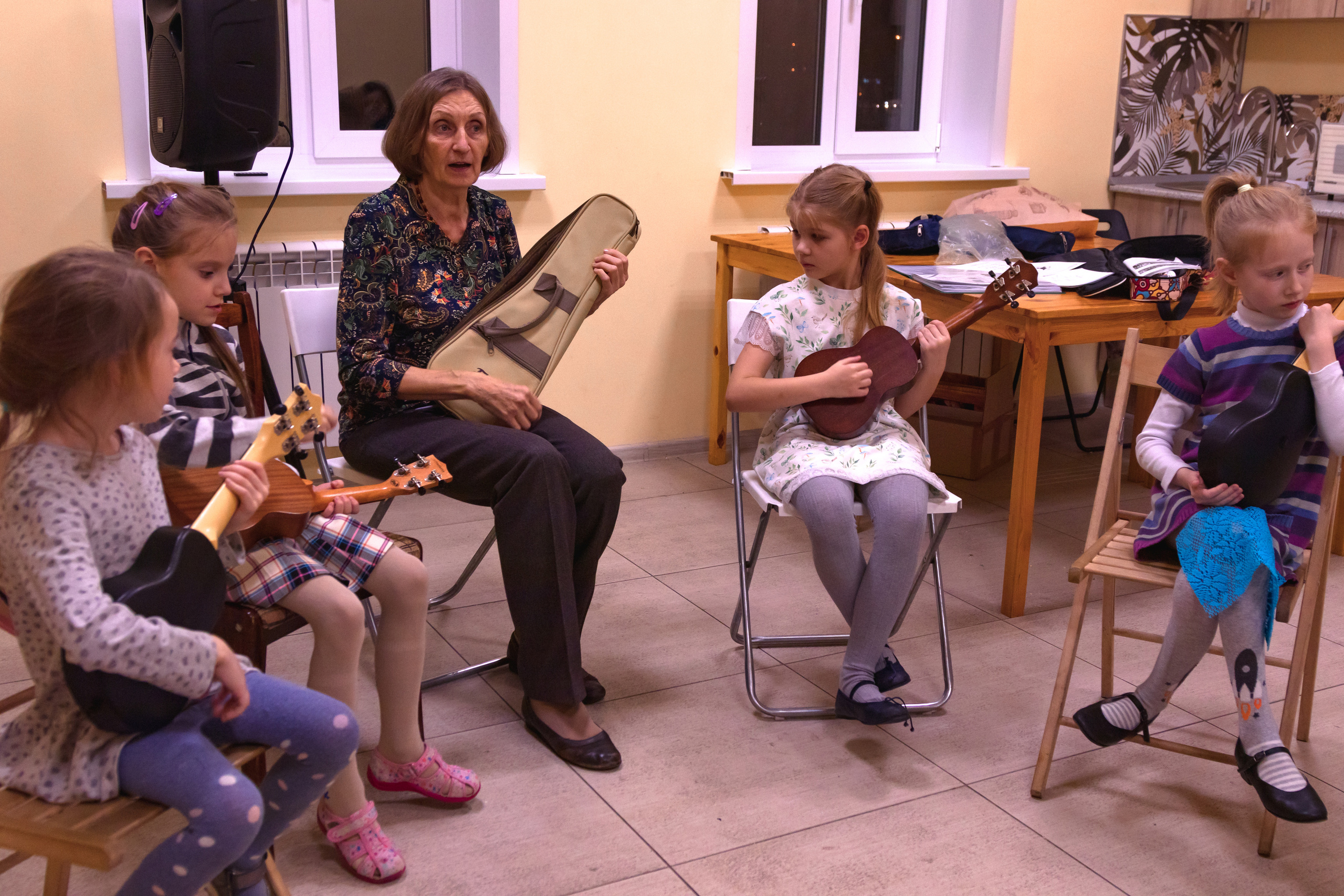 Занятие укулеле. Детский духовно-просветительский центр