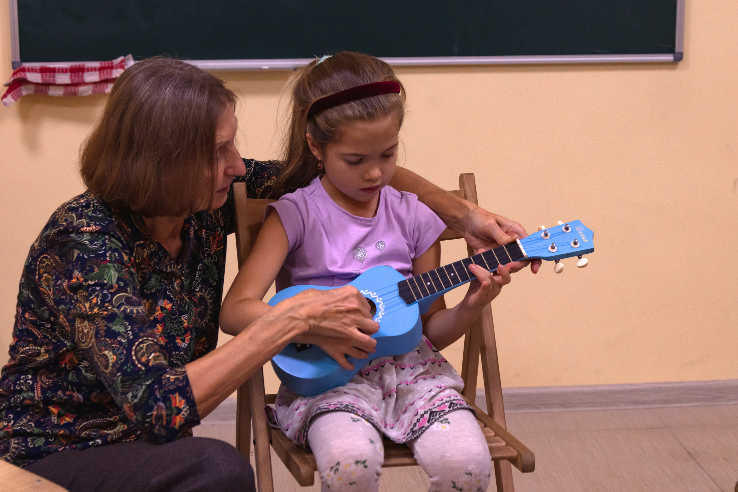 Занятие укулеле. Детский духовно-просветительский центр