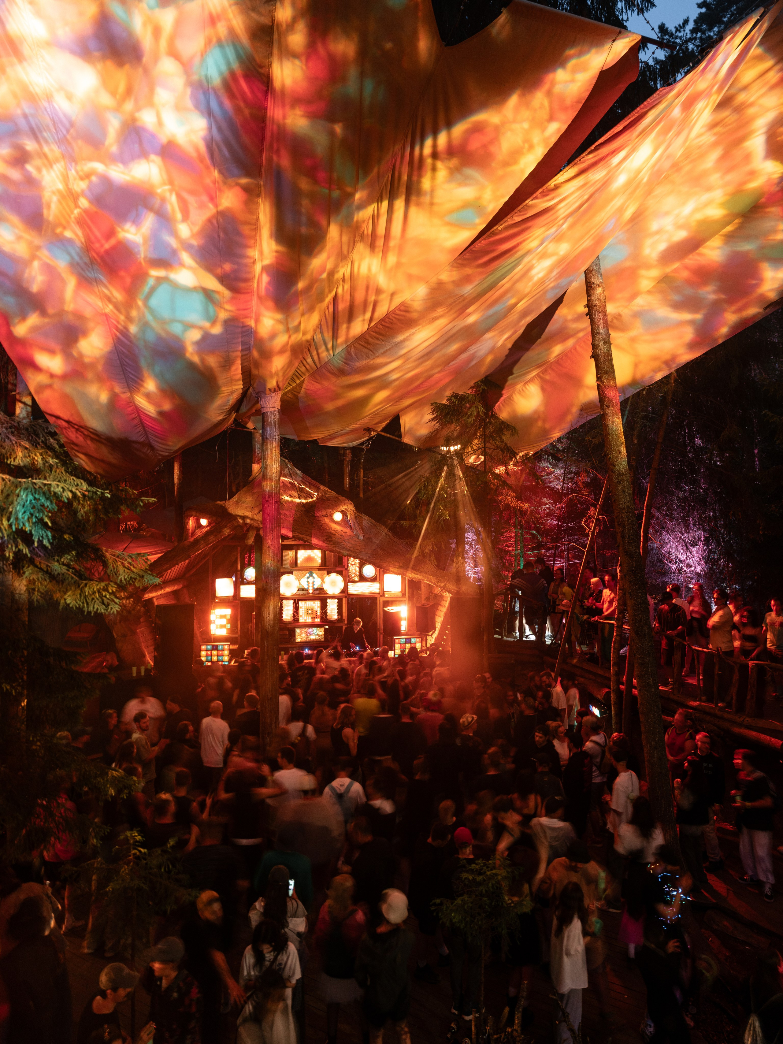 OUTLINE 2025. @tomrus: Рустам Шагиморданов — фотограф