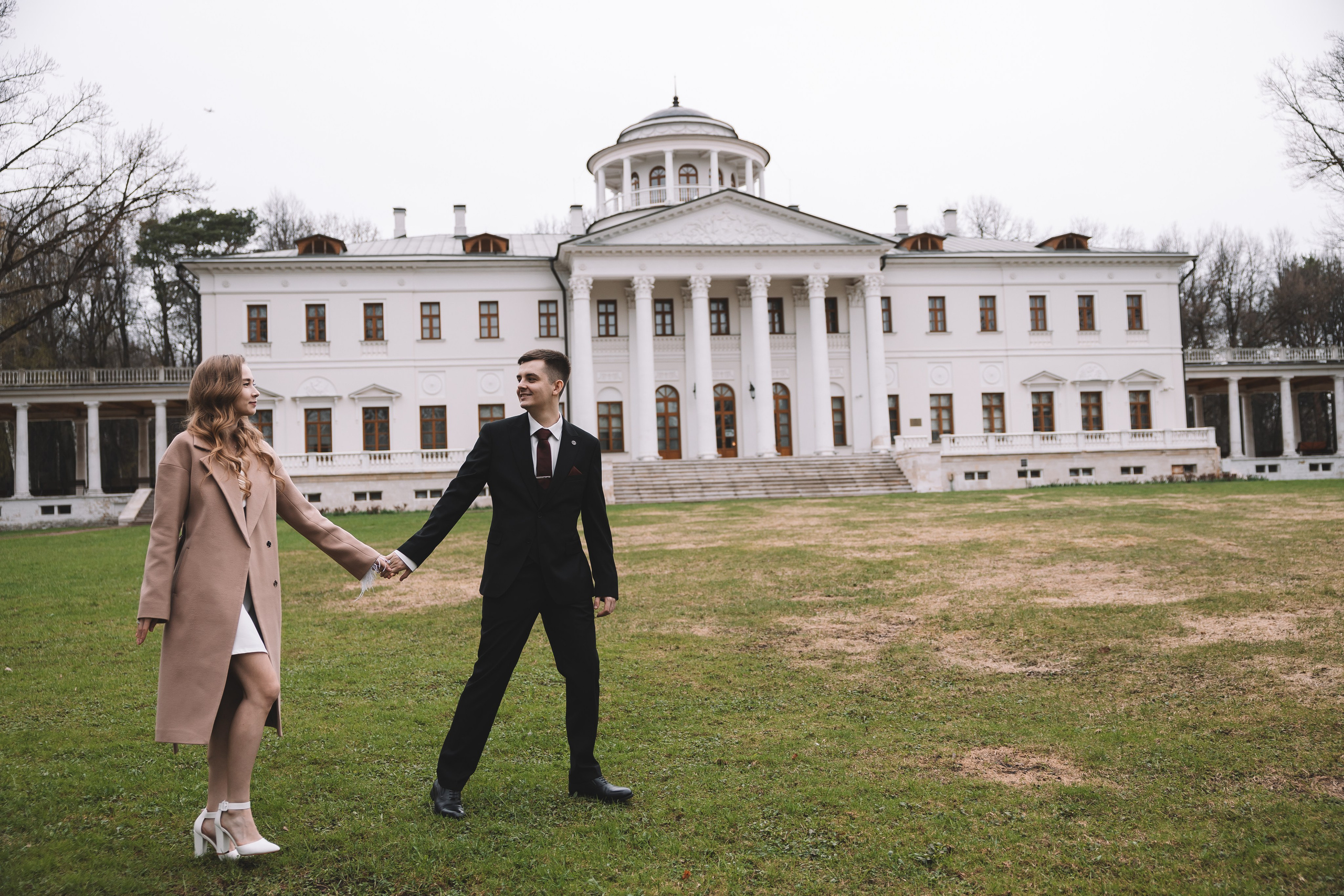 Свадебная фотосессия в Усадьбе Остафьево. Свадебный фотограф в Москве — Оскар Гелманов