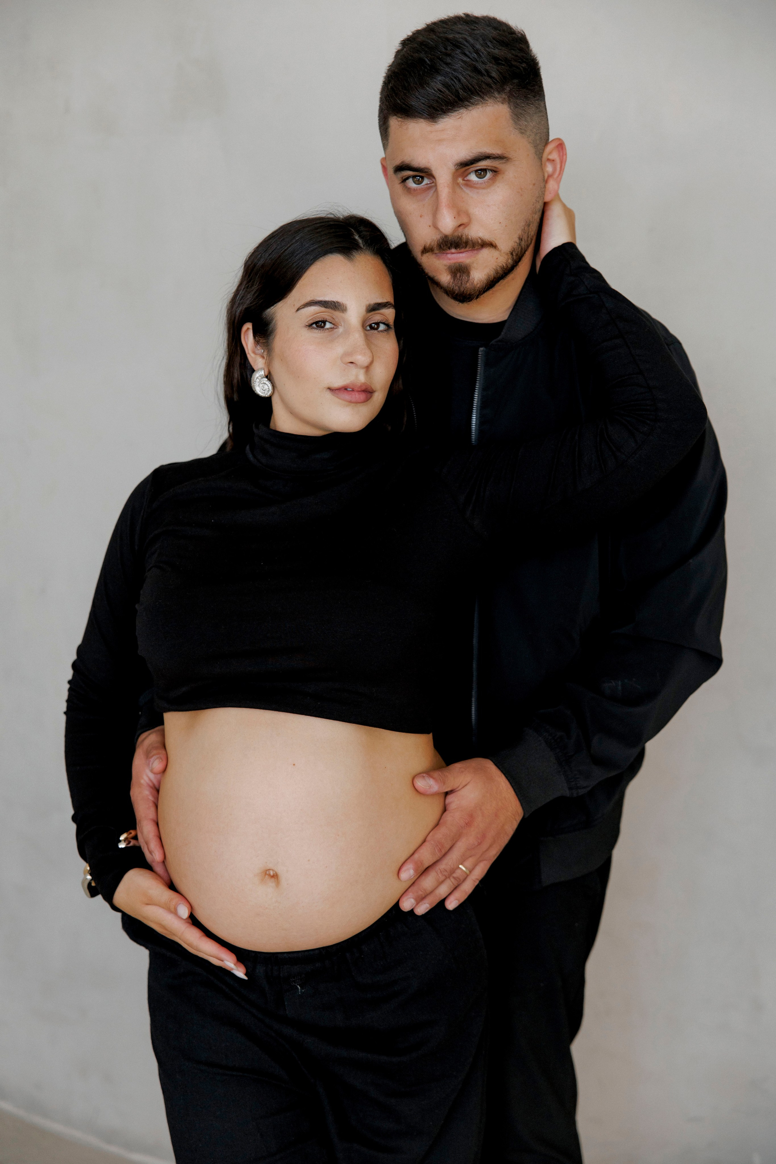 Pregnancy photoshoot inside the Grey Studio. Главная
