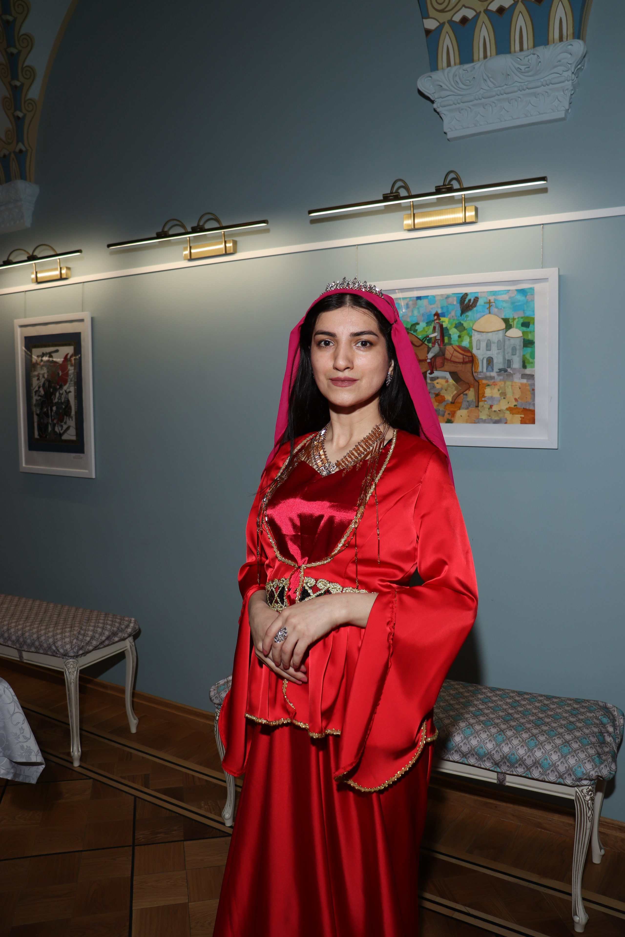 Показ-дефиле «КУЛЬТУРНЫЙ КОД В ОБРАЗЕ» от РОО «Сибирское землячество в Санкт-Петербурге» (6 марта 2025). Ивентный фотограф в Санкт-Петербурге Олег Комков