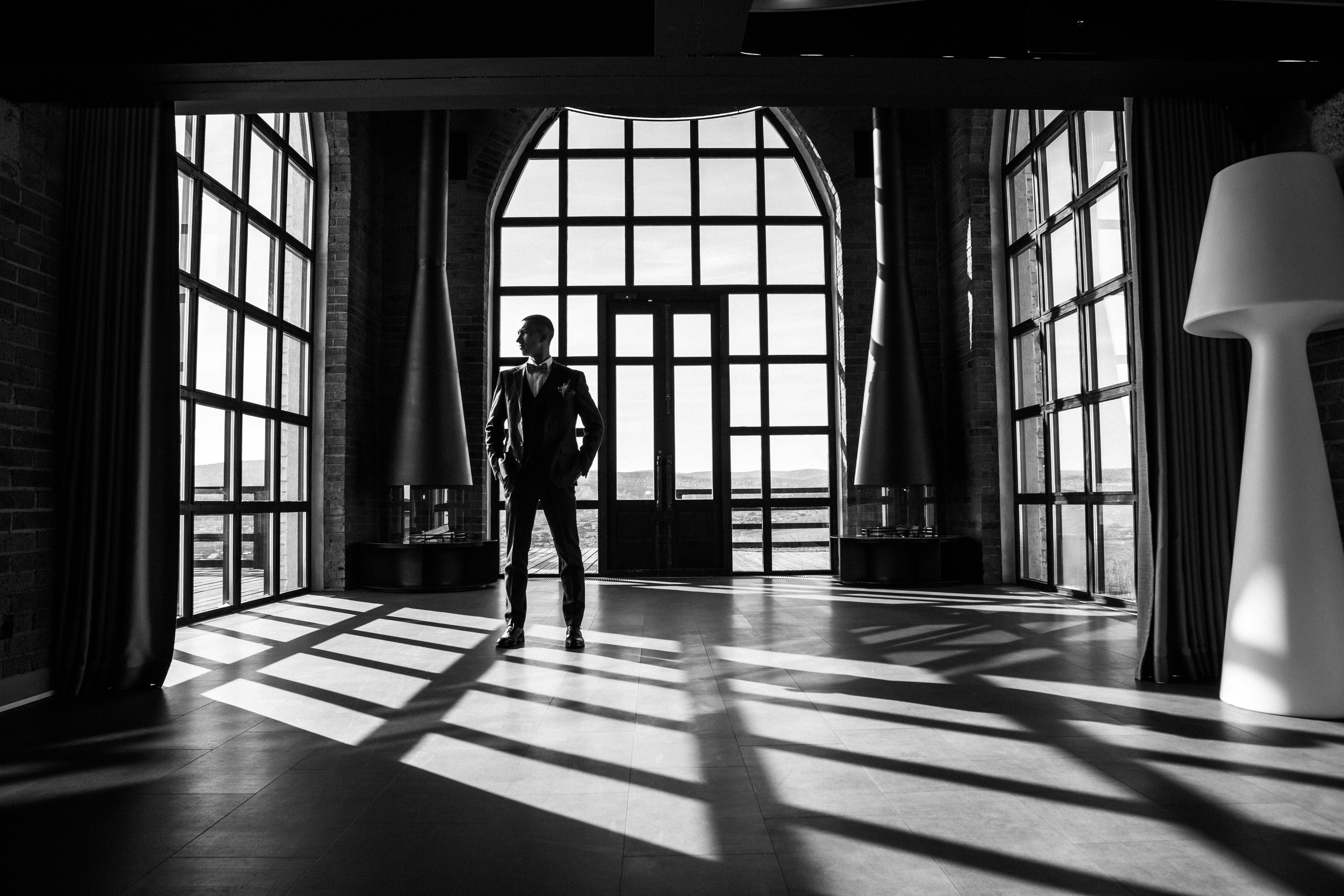 Съёмка мужских портретов в Красноярске. В деловом и неформальном стиле. Помощь с выбором образа и локации. 