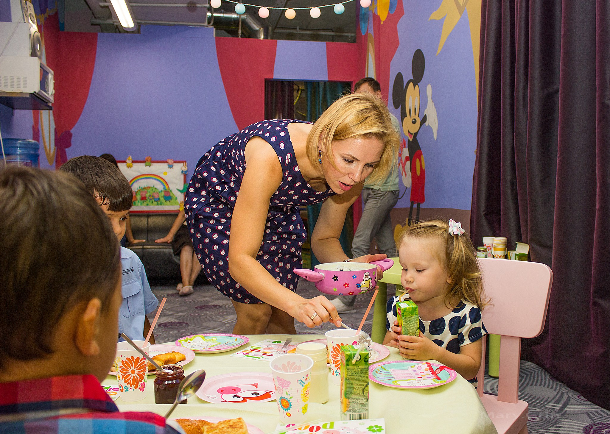 День рождения в стиле свинки Пеппа в Изумрудном городе. Детский и семейный фотограф, фотограф мероприятий Нижний Новгород