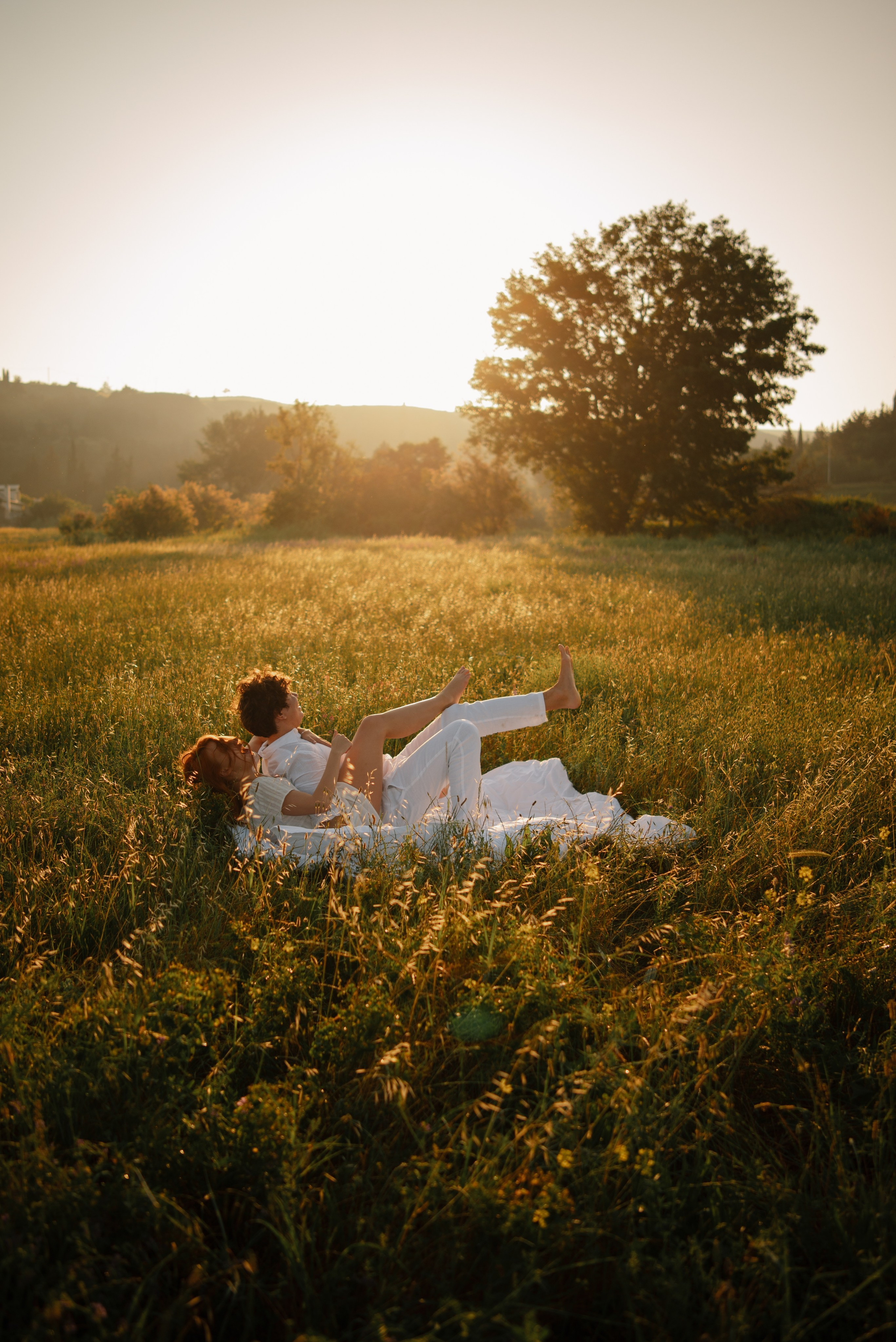 Парная фотосессия на природе. Портретный и свадебный фотограф в Тбилиси • xeniqo