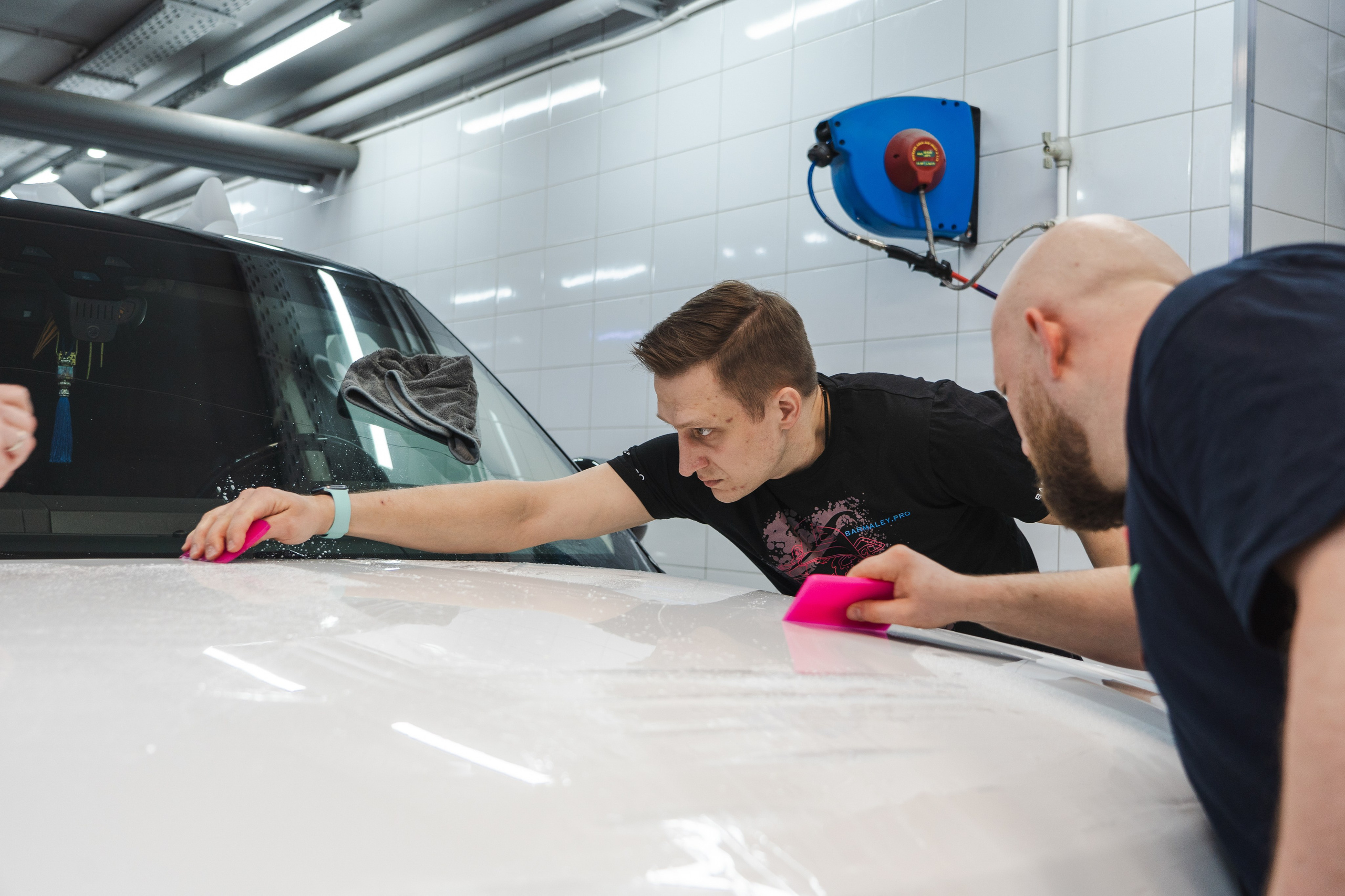 Оклейка автомобиля в защитный полиуретан. Студия дизайна и оклейки авто Barmaley Design