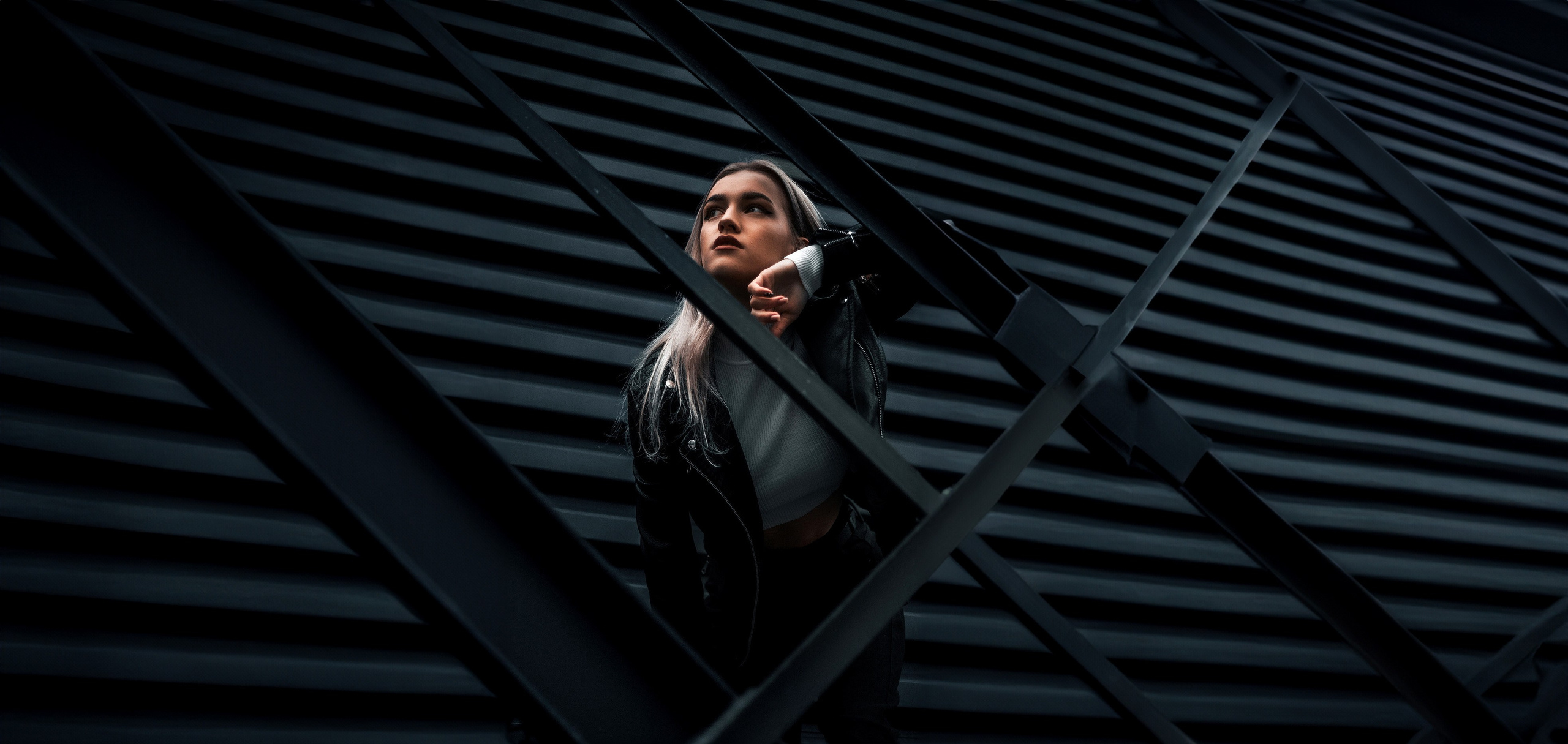 Черный образ девушка на съемке в Ижевске. Бизнес фотограф Ижевск — Назаров Роман