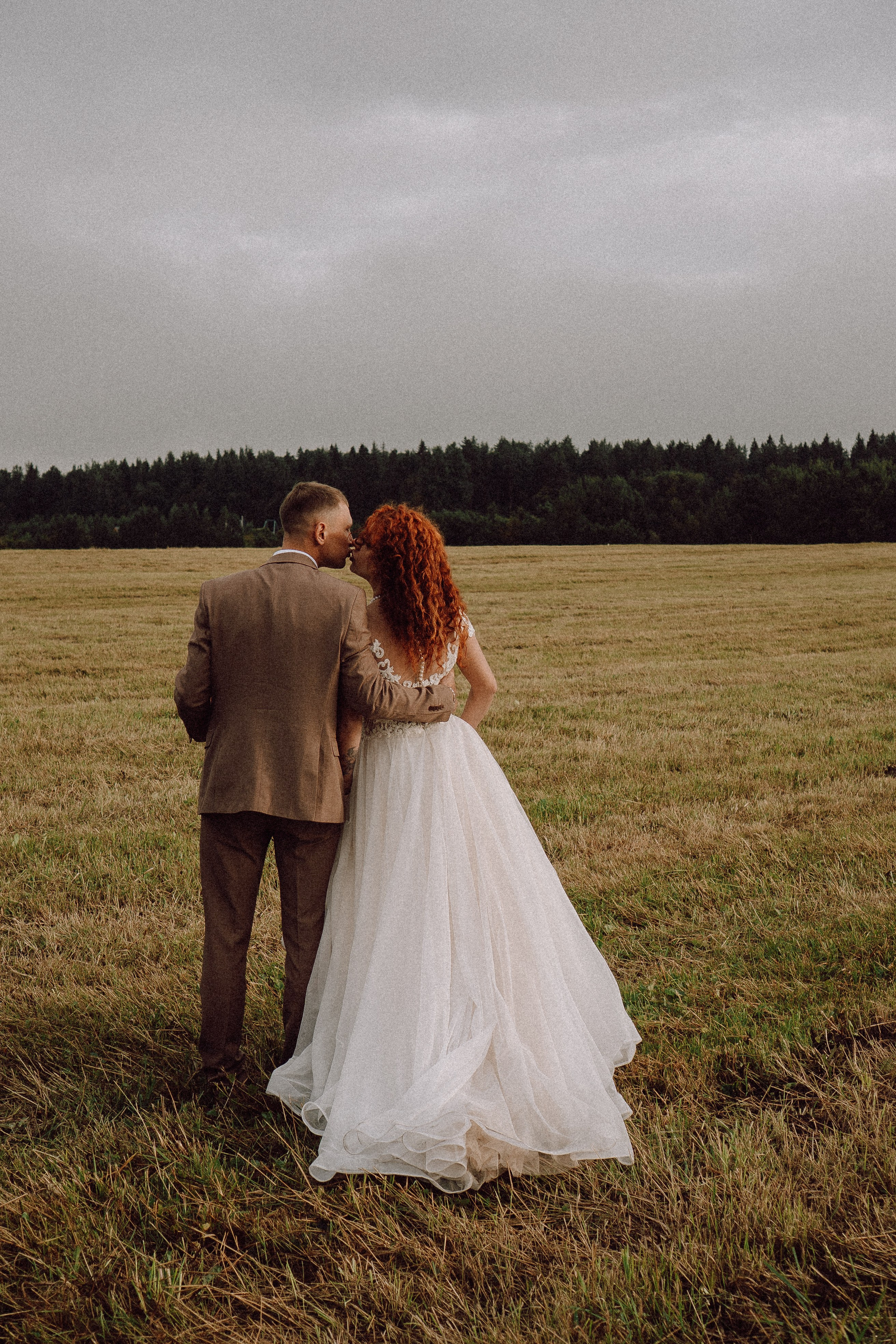 СВАДЕБНАЯ ФОТОСЕССИИЯ ПАРЫ В ГОРОДЕ ПРИОЗЕРСК В СОСНОВОМ ЛЕСУ И С ПИКАПОМ. Профессиональный фотограф, Санкт-Петербург — Виктория Богомолова
