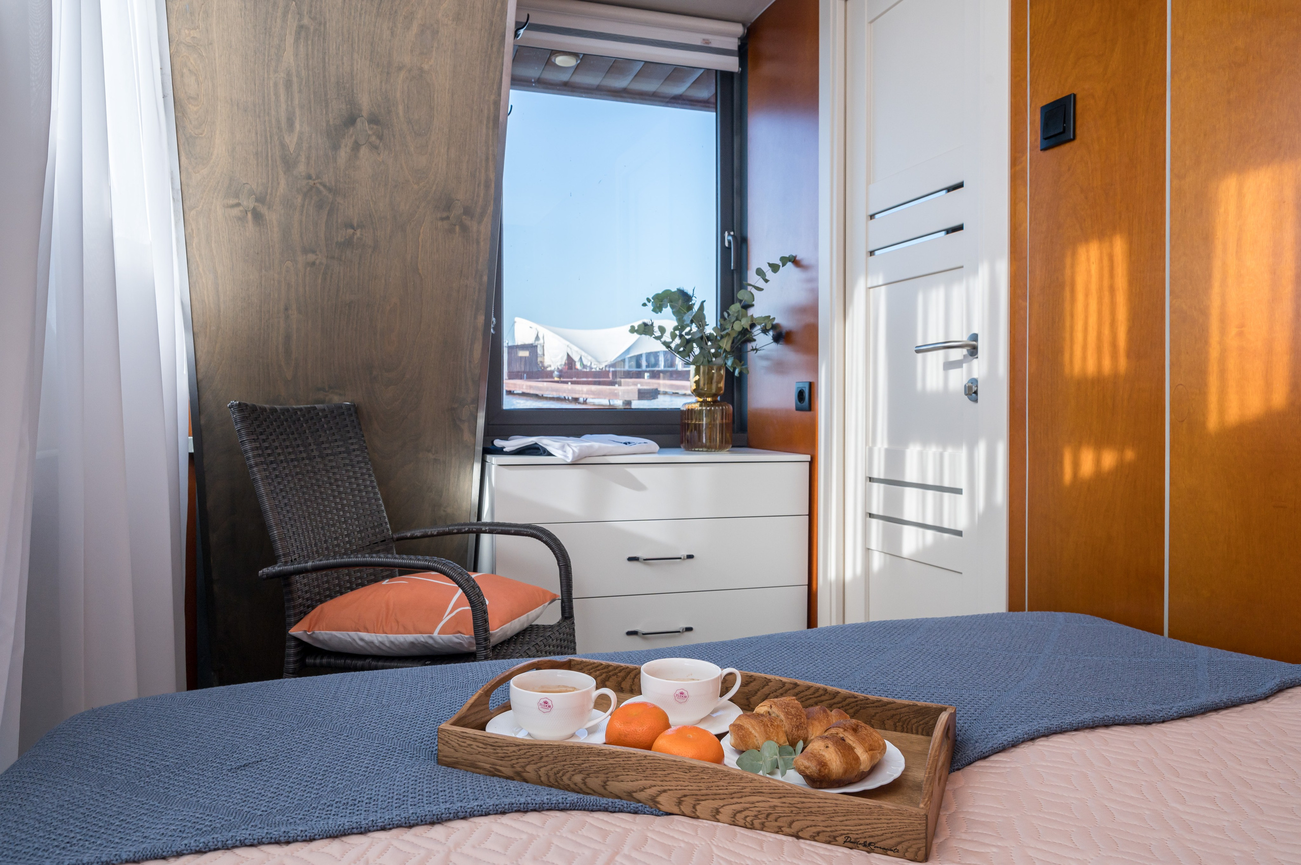 Хаусботы для вечеринок и бизнес-встреч. Интерьерный Фотограф Москва Криста FLY Труфанова